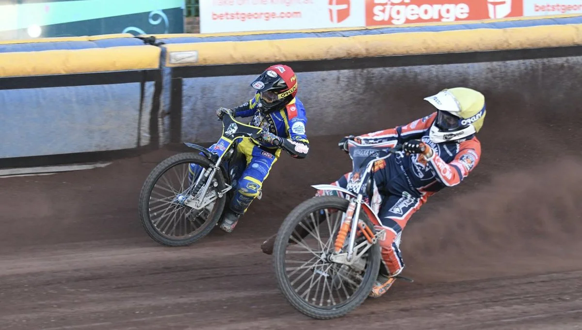 SHEFFIELD 58 FOXES 32 