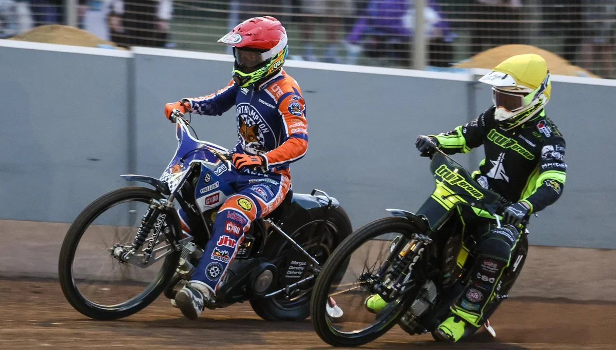 FOXES 47 IPSWICH 43 