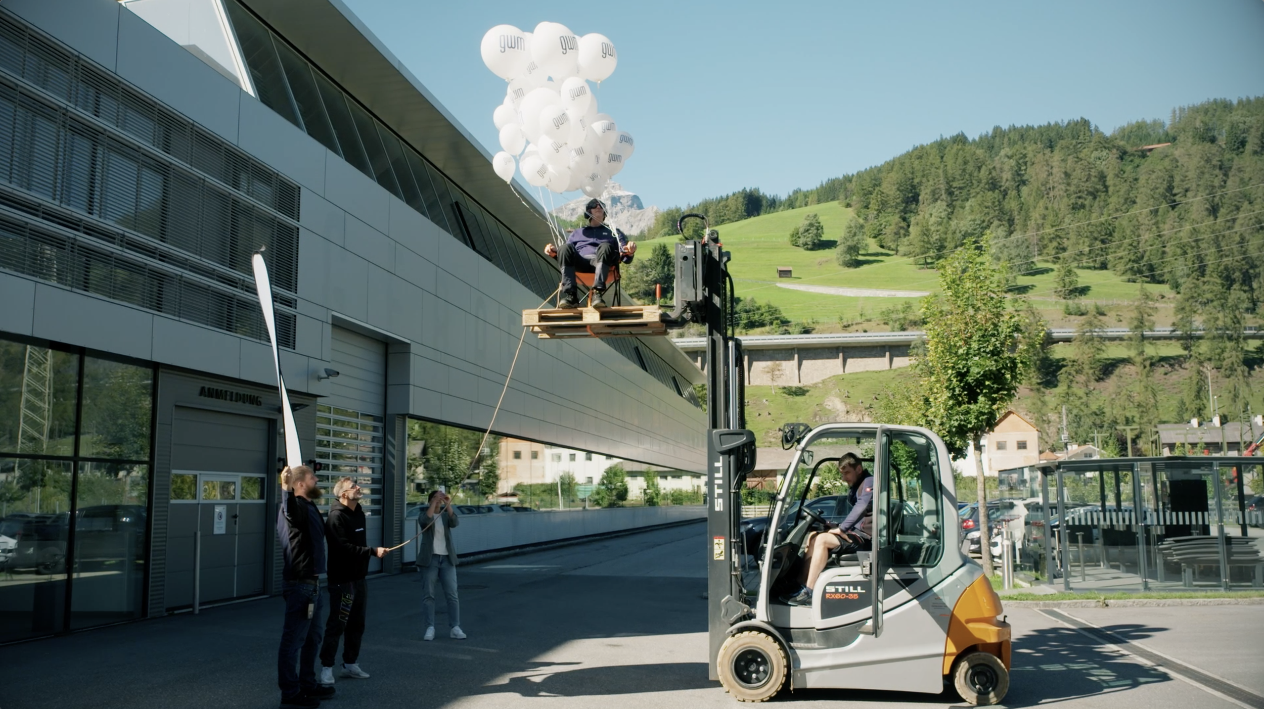 Apprenticeship and recruiting video for the industrial company Gerätewerk Matrei (GWM) in the Wipptal – film production Schnittraum Tyrol.