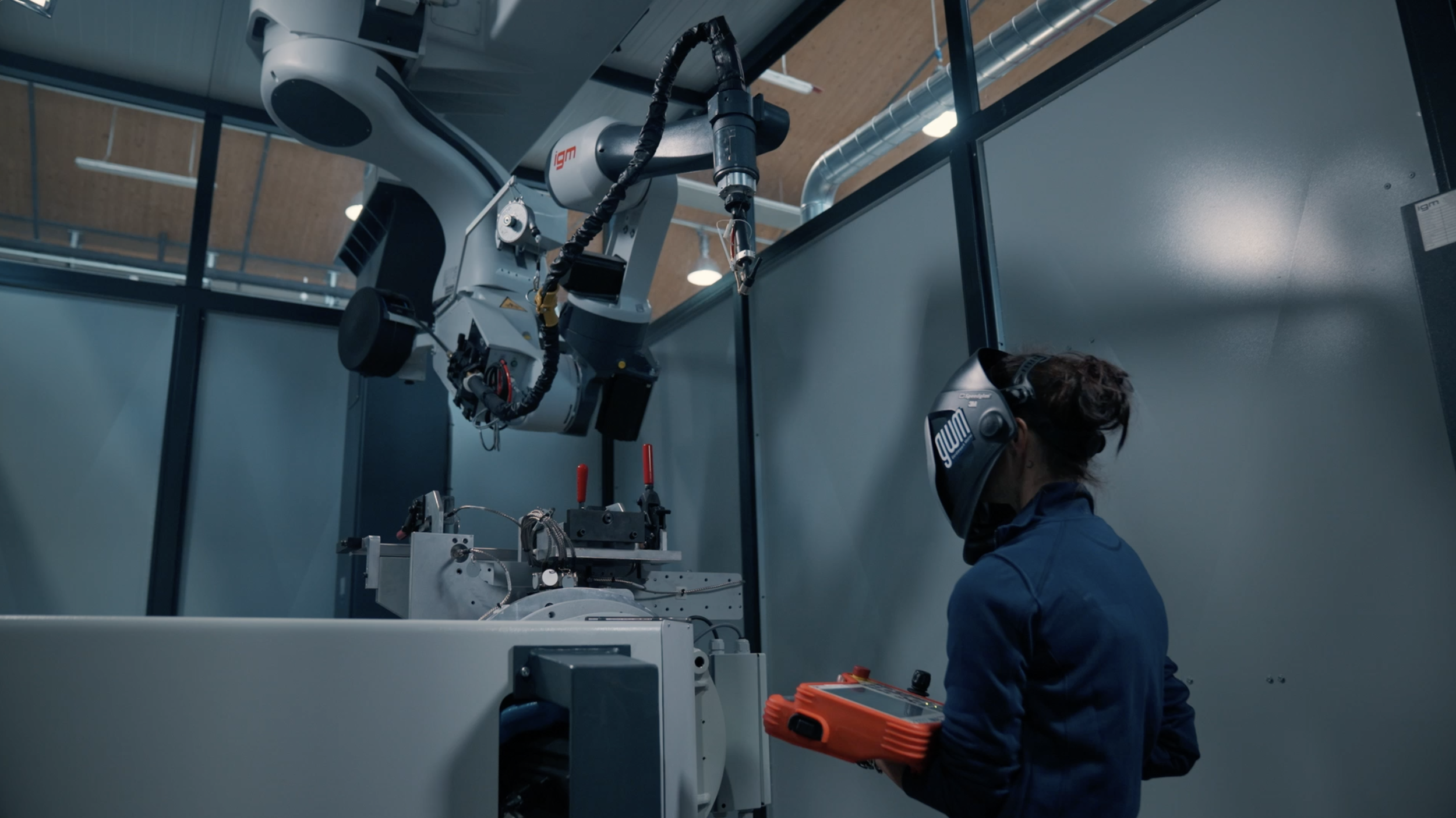 Manufacturing insights: Corporate film for Gerätewerk Matrei (GWM) by the industrial film production Schnittraum Tyrol.