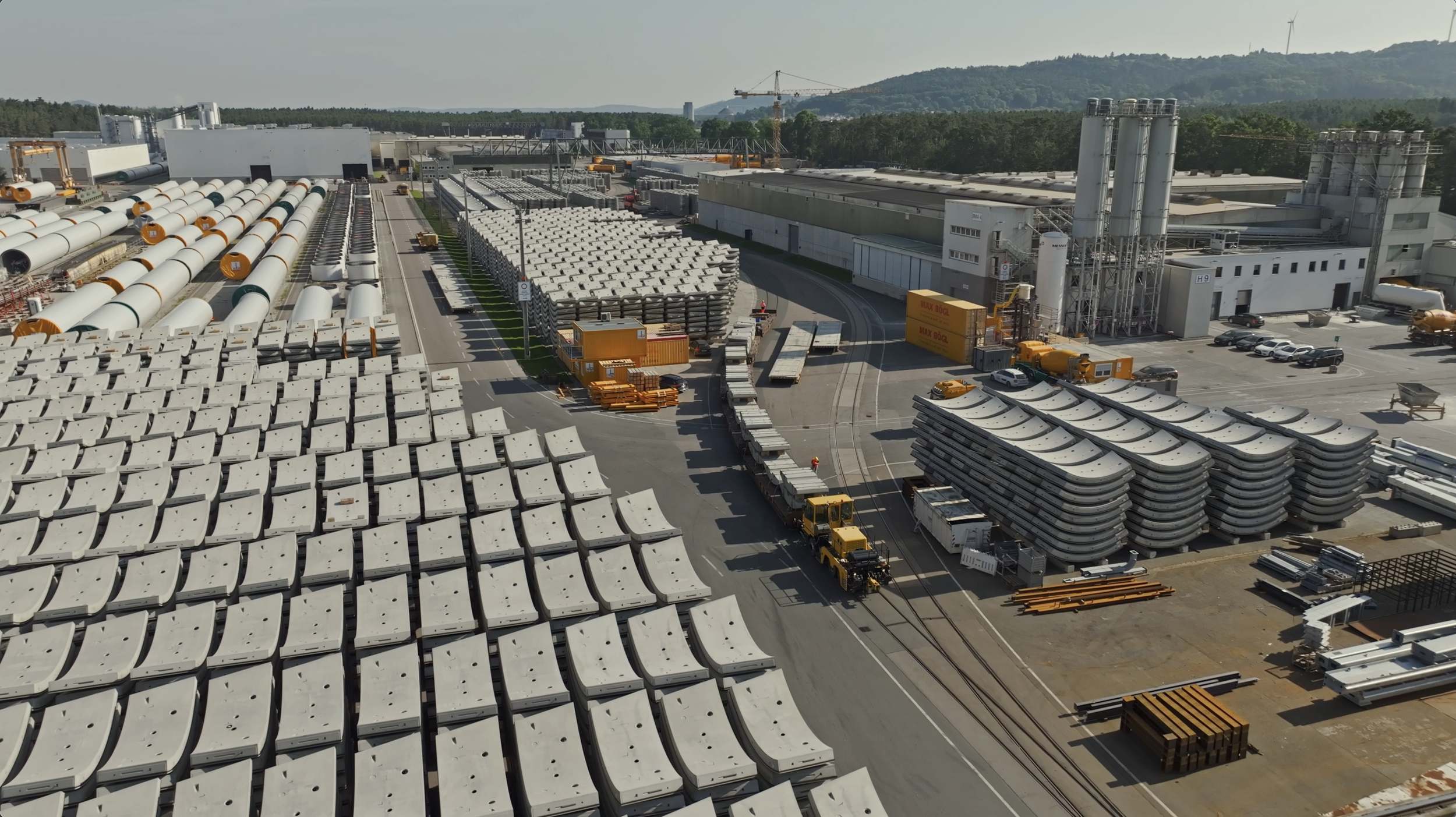 Just-in-Time-Produktion von Tunnelsegmenten (Tübbinge) für Max Bögl am Brenner Basistunnel – Industriefilm von Schnittraum.