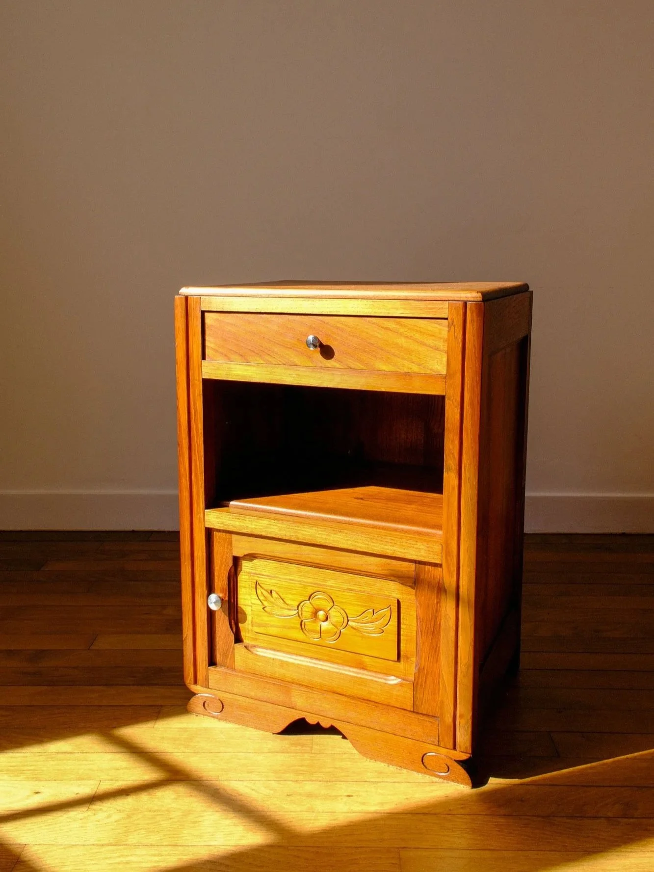 Chevet en bois sculpté - Art Déco, années 30-40