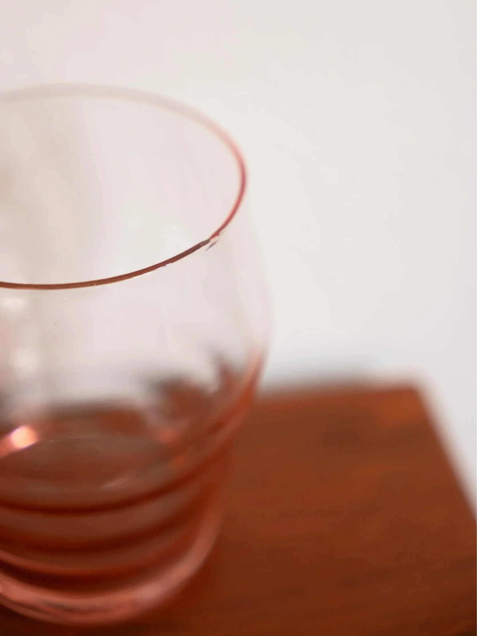 zoom sur un léger défaut de fabrication du verre vintage