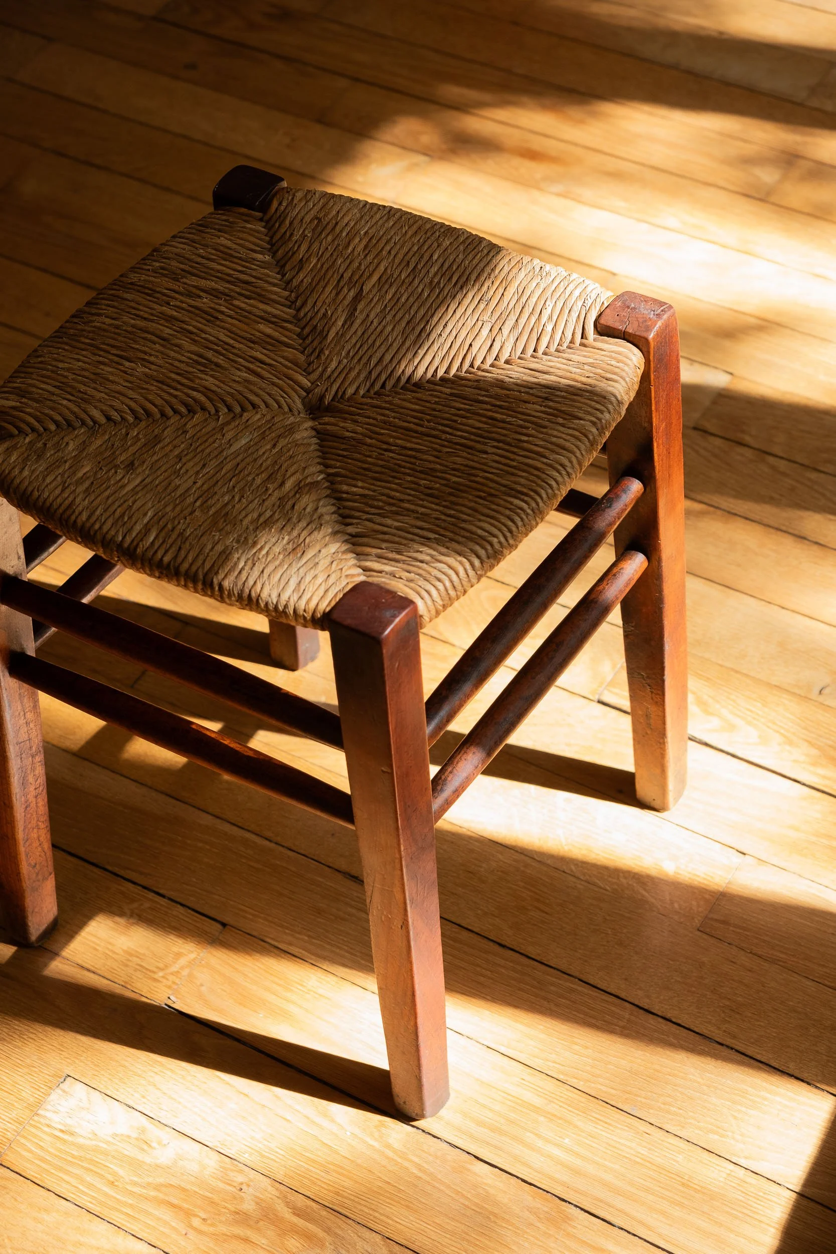 tabouret-vintage-bois-et-paille-Pupilles-Vintage-Rennes6.jpg