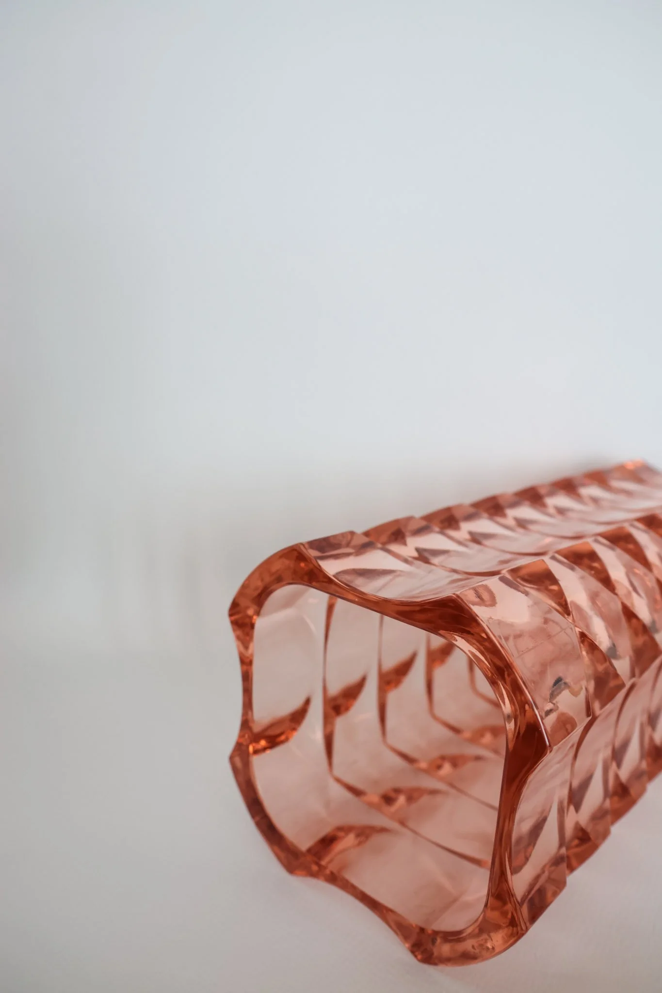 le vase Windsor Luminarc couché montrant son intérieur en parfait état