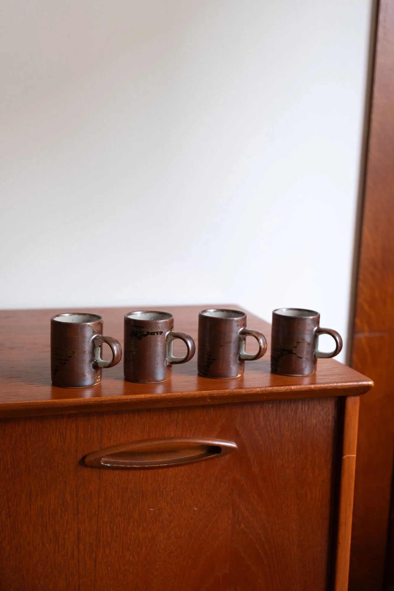 Tasses-à-café-grès-vintage-Pupilles-Vintage-Rennes1.jpg