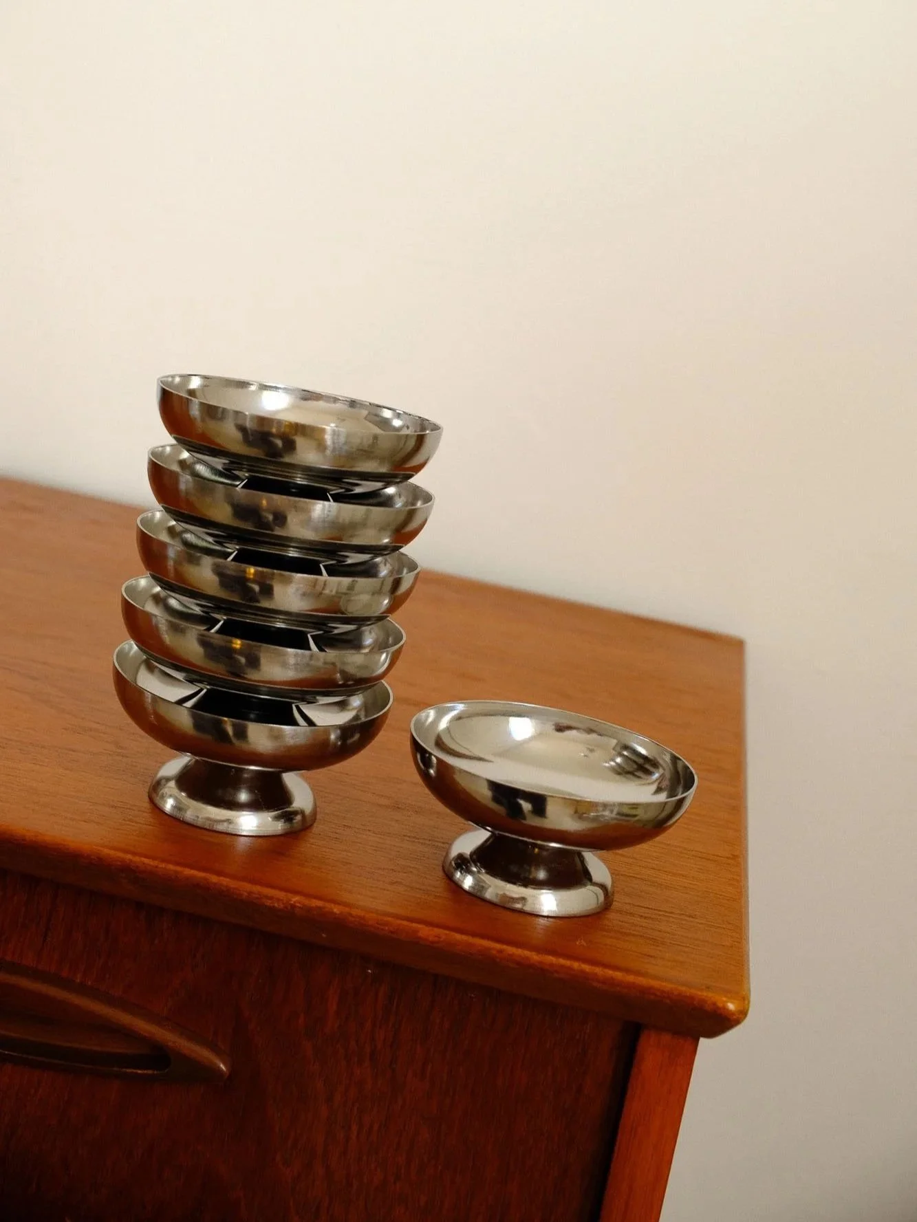 Coupes-a%CC%80-glace-en-inox-Pupilles-Vintage-Rennes6.jpg