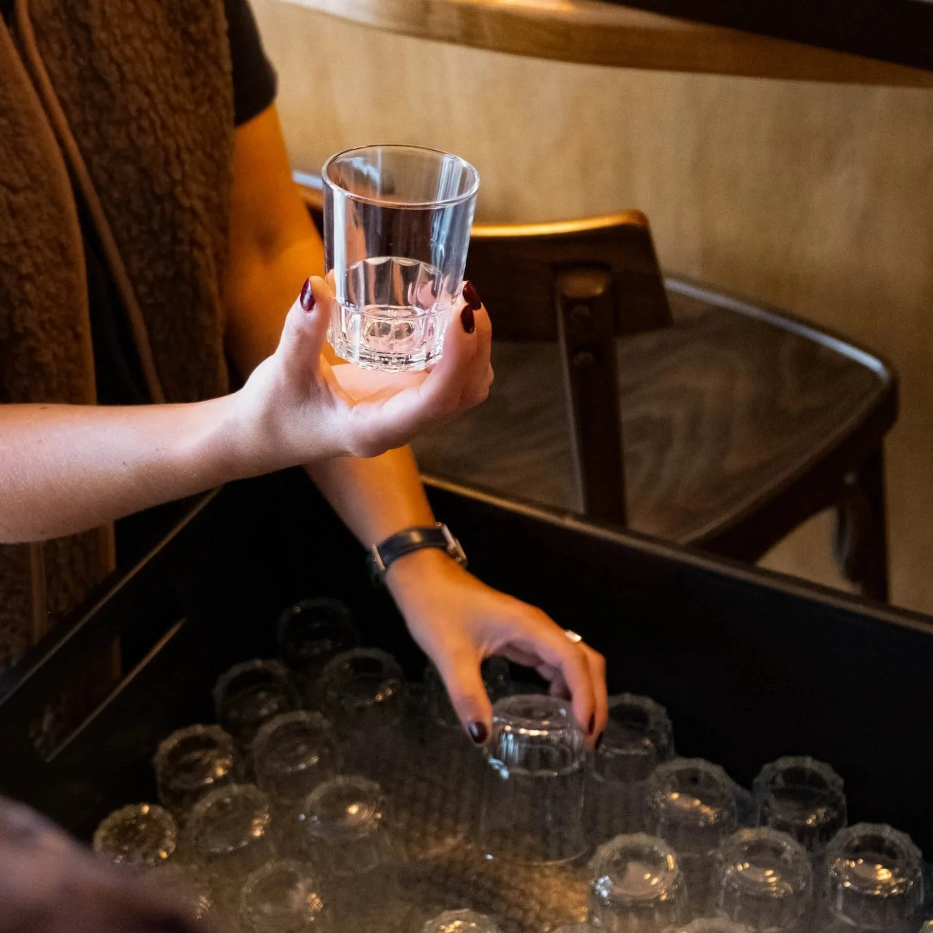 Projet de sourcing de verres pour le restaurant rennais Bombance, vaisselle sélectionnée par Pupilles vintage