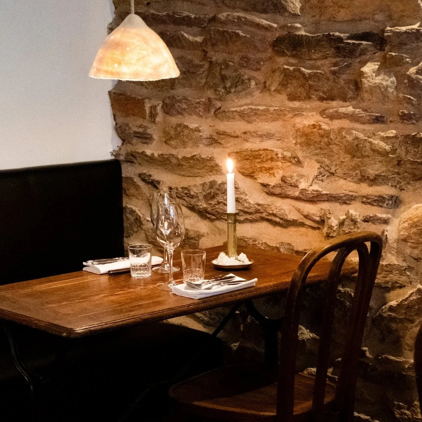 Projet de sourcing de verres pour le restaurant rennais Bombance, vaisselle sélectionnée par Pupilles vintage