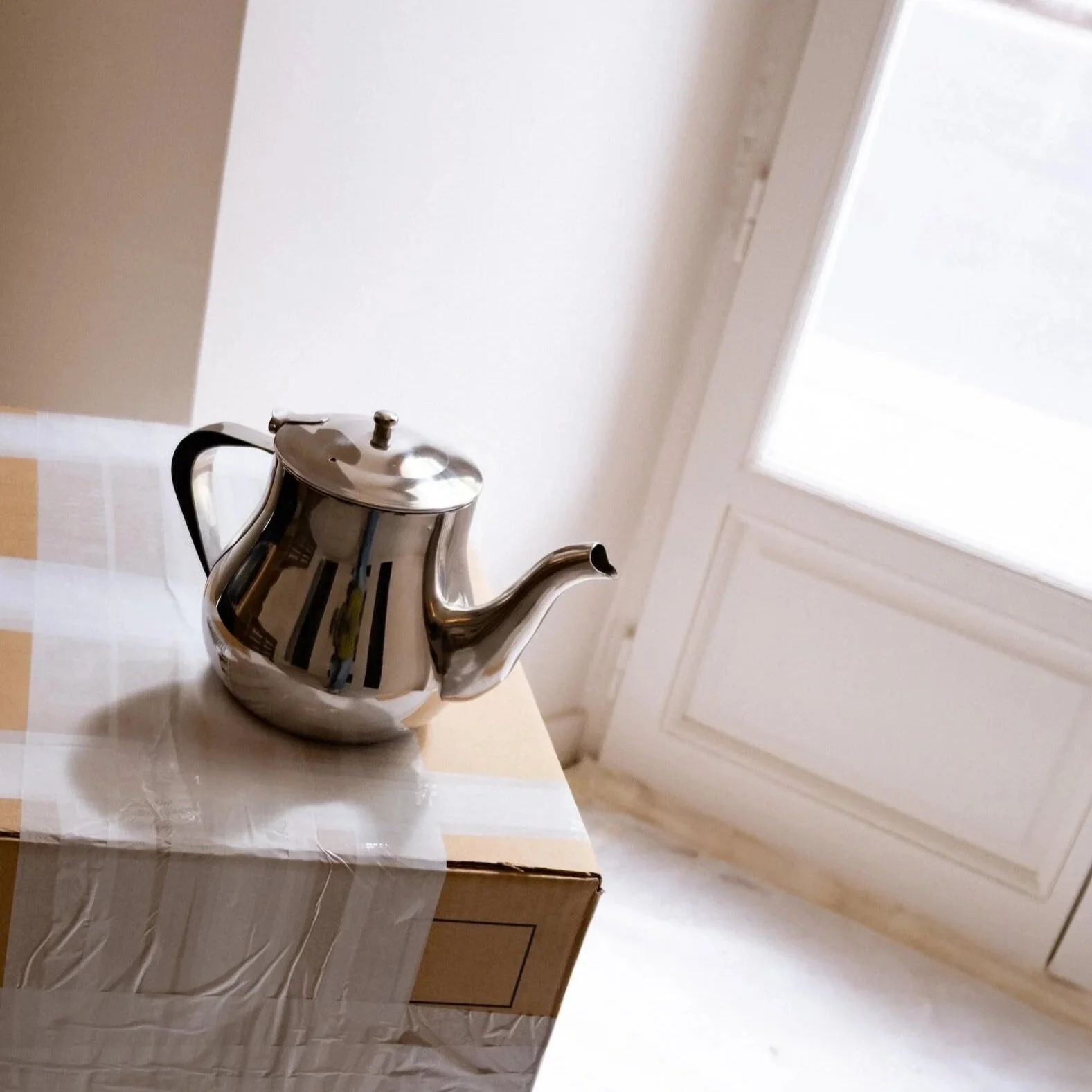 zoom sur une carafe chinée pour le restaurant Tycoz à Paris, par Pupilles vintage
