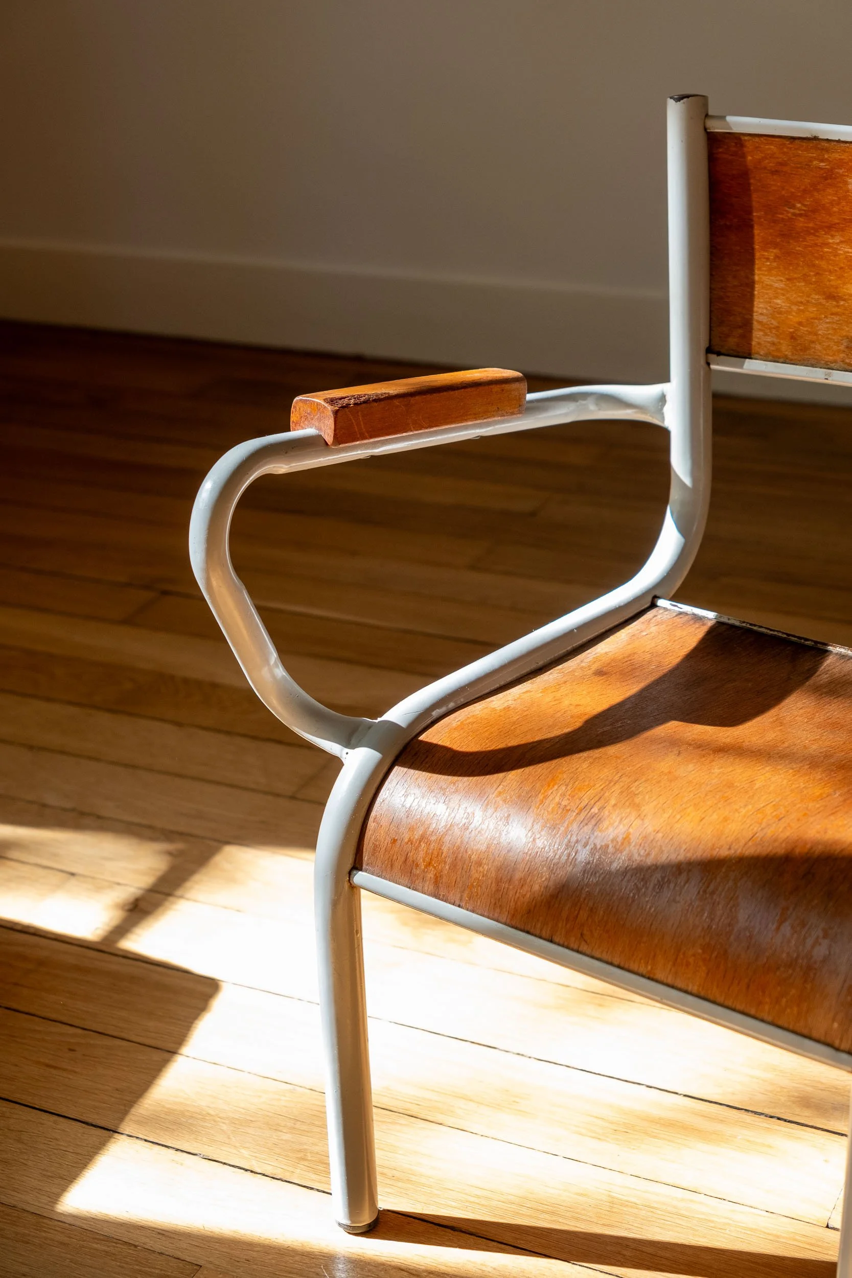 zoom sur les accoudoirs de la chaise pour enfant