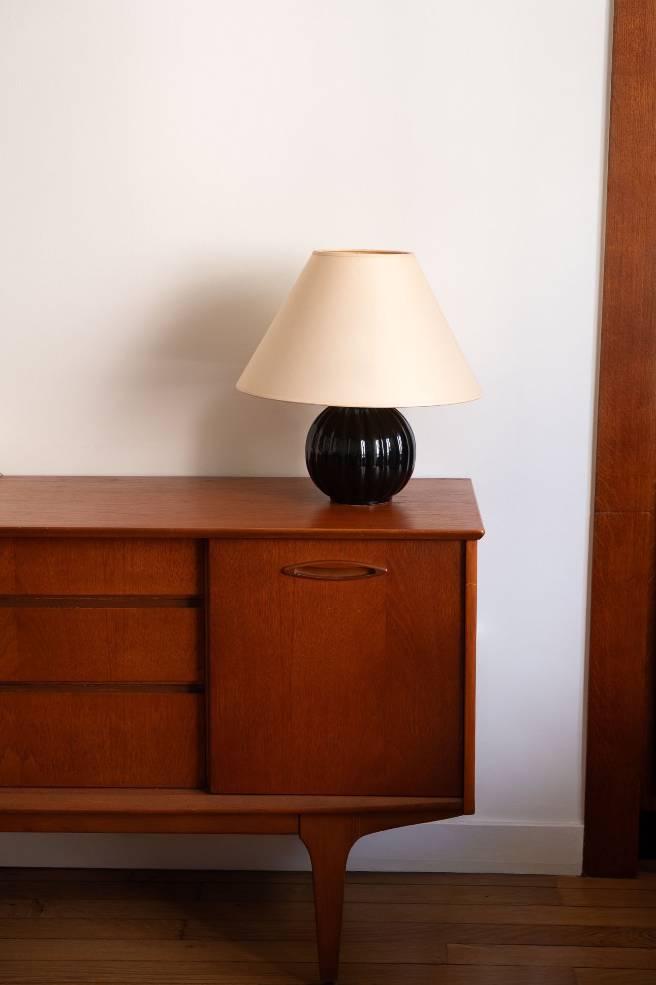 Lampe-pied-céramique-noir-vintage-Pupilles-Vintage-Rennes7.jpg