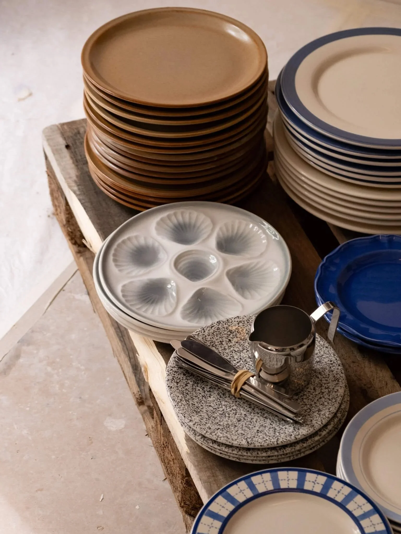 Projet de sourcing de vaisselle vintage pour la crêperie Tycoz à Paris