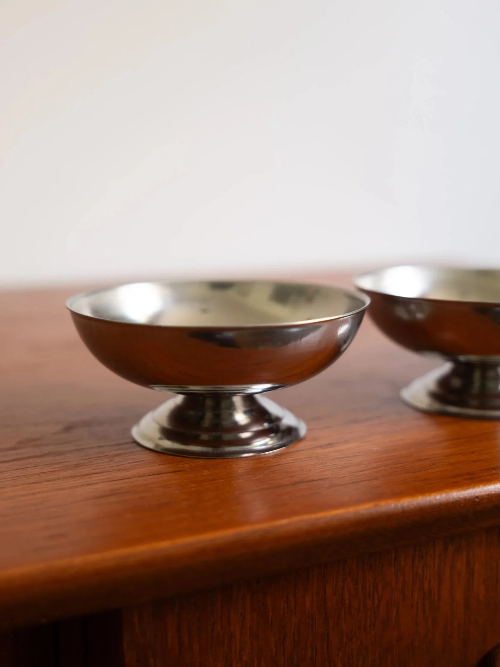 Ensemble de 4 coupes à glace en inox vintage à vendre par la brocante en ligne Pupilles vintage