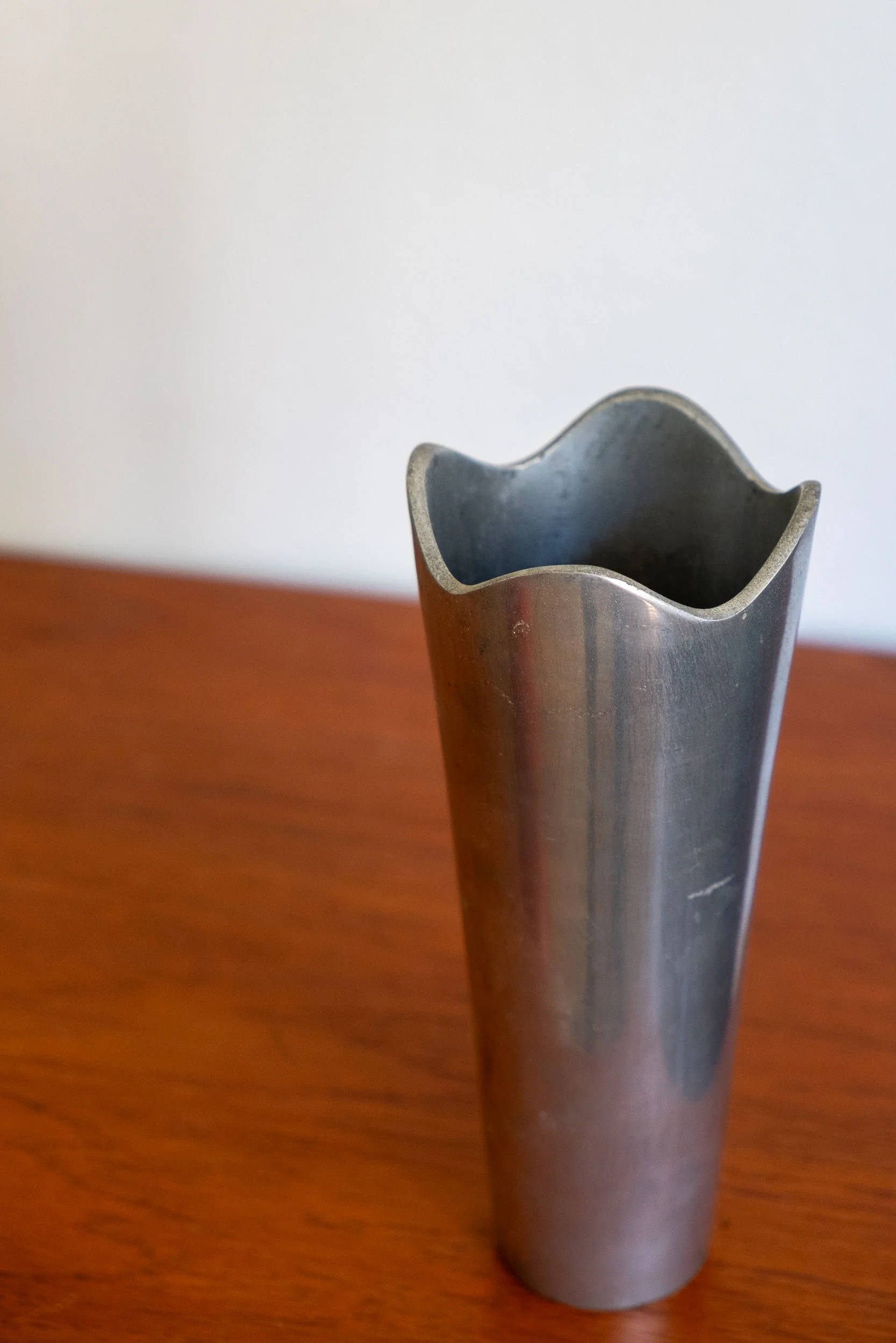 Vase-vintage-en-aluminium-Pupilles-Vintage-Rennes3.jpg