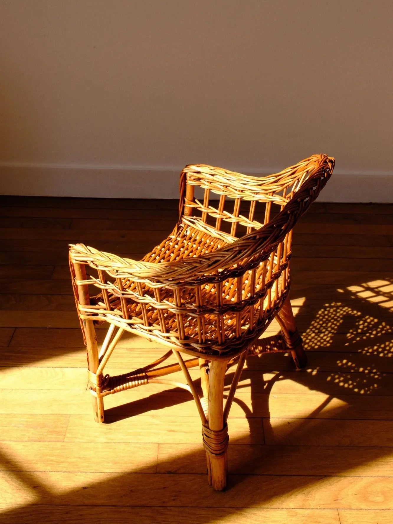 Fauteuil-pour-enfants-en-osier-tresse%CC%81-Pupilles-Vintage-Rennes5.jpg