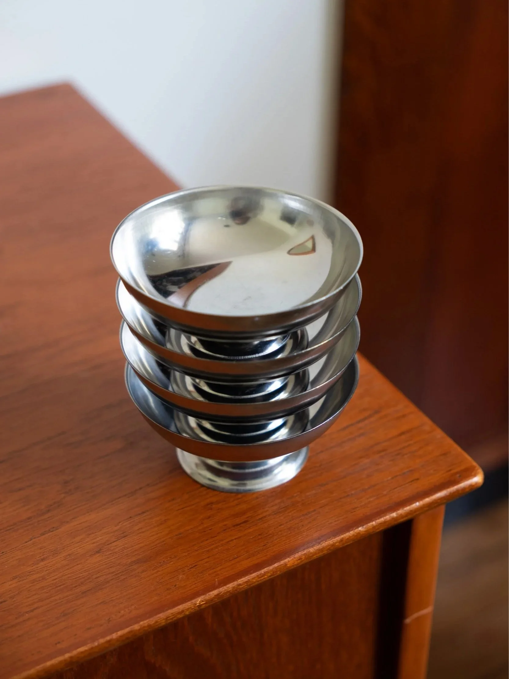 Ensemble de 4 coupes à glace en inox vintage à vendre par la brocante en ligne Pupilles vintage