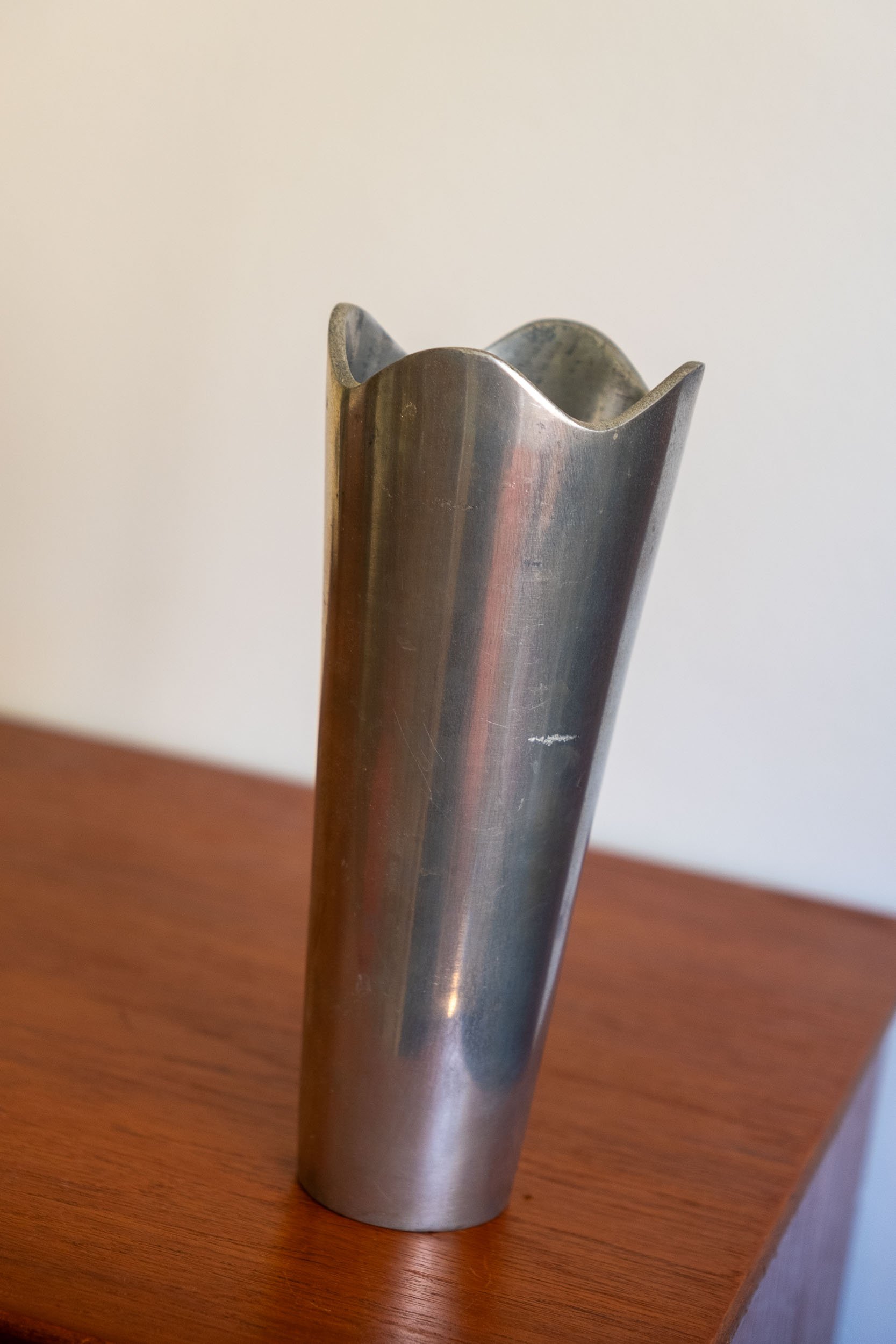 Vase-vintage-en-aluminium-Pupilles-Vintage-Rennes4.jpg
