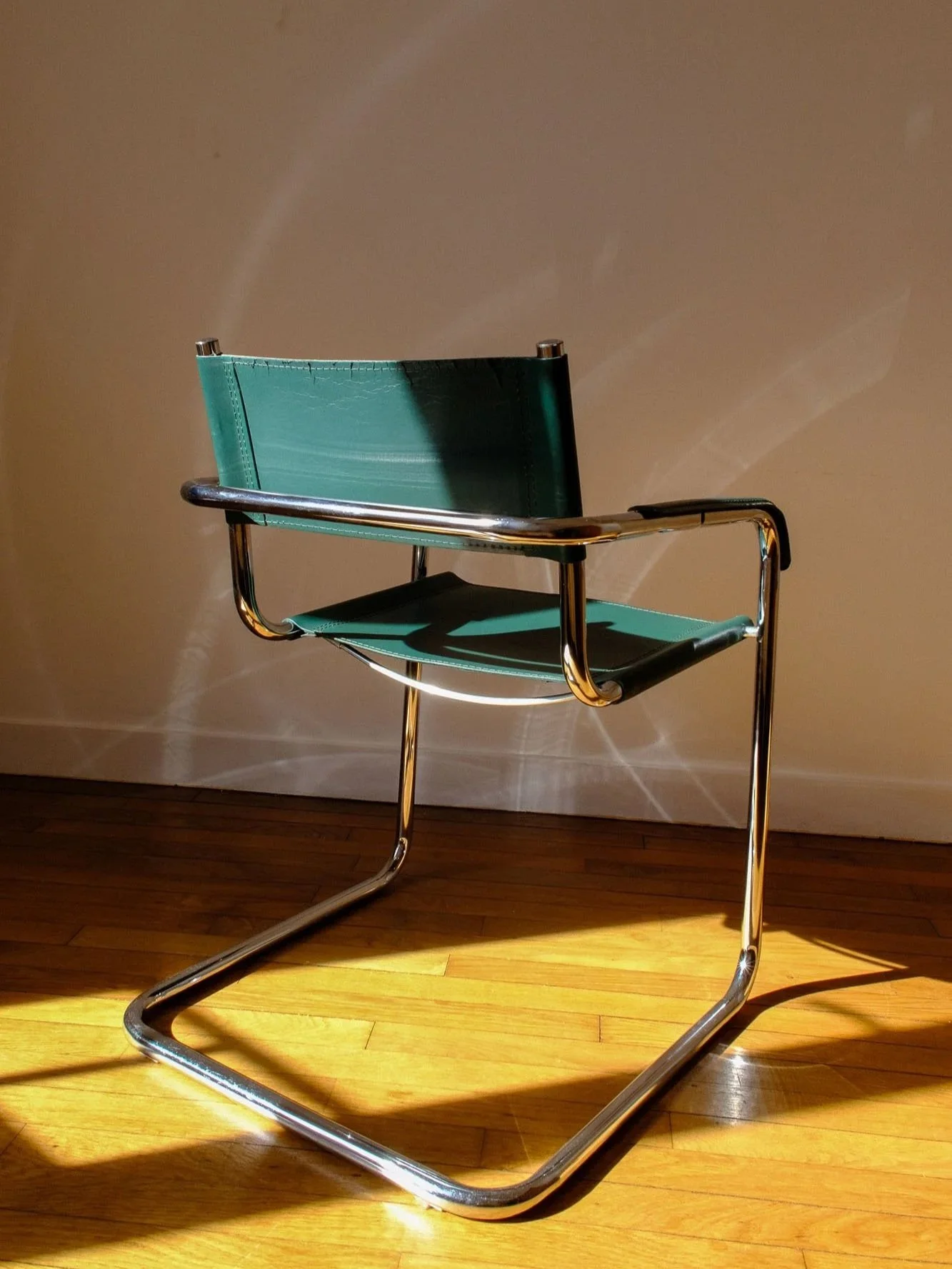 Fauteuil-tubulaire-cuir-vert-anne%CC%81es-70-Pupilles-Vintage-Rennes8.jpg