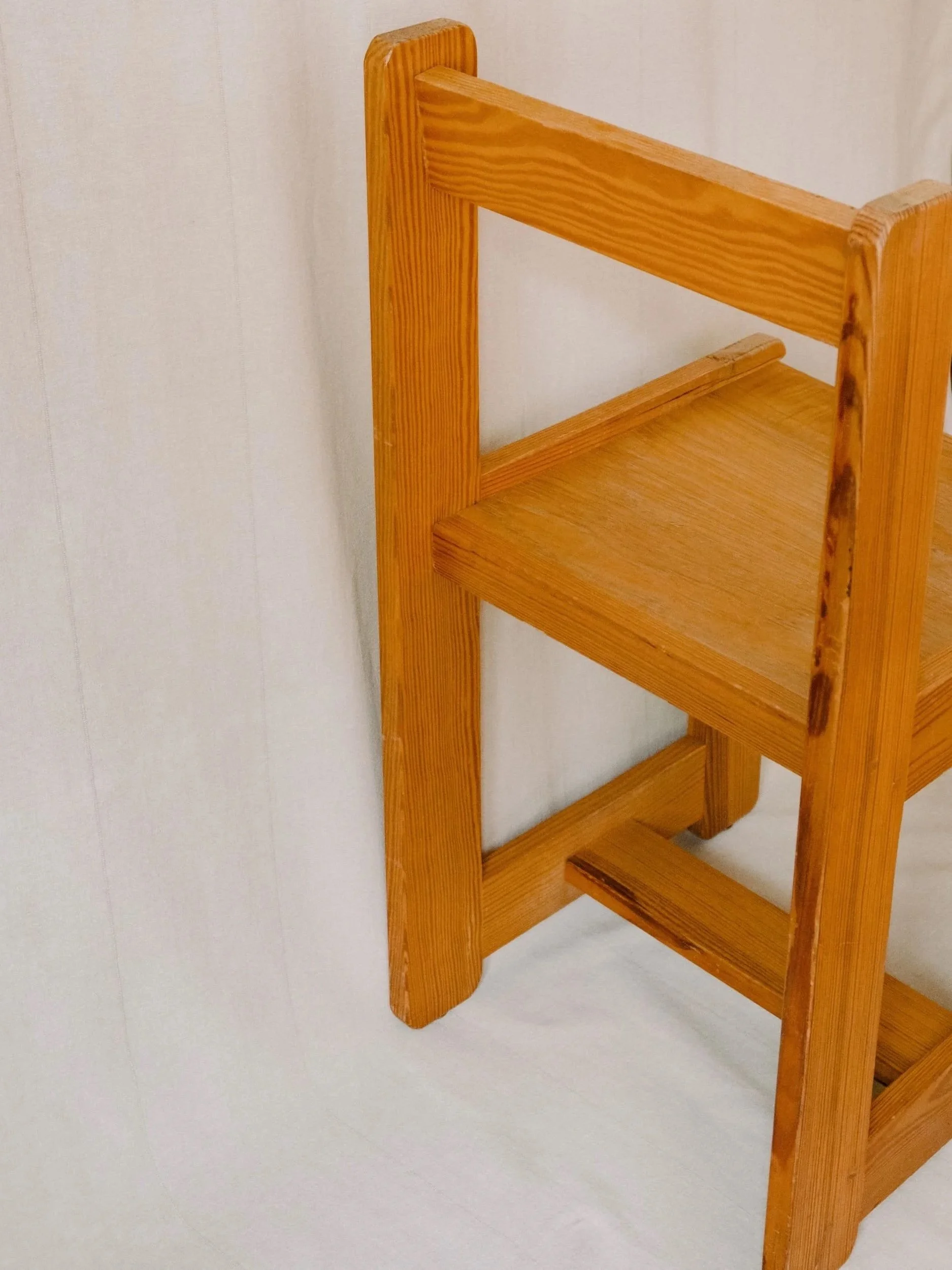 Chaise-cubiste-pin-massifann%C3%A9es-70-Pupilles-Vintage-Rennes4.jpg