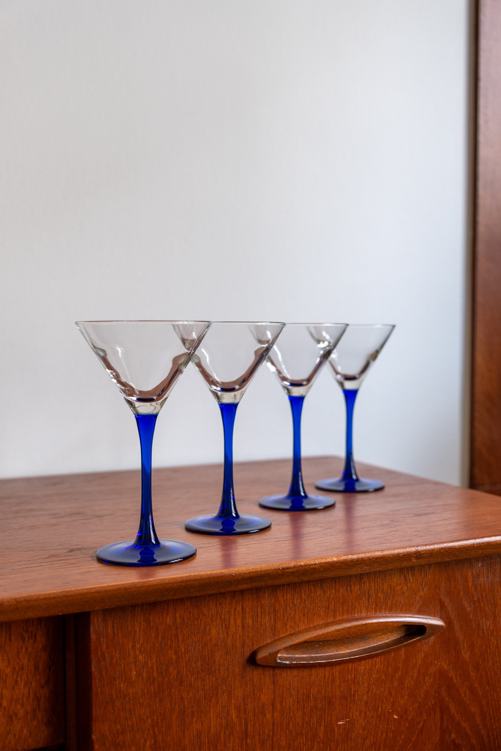 les 4 verres à cocktails en parfait état de la marque française Luminarc des années 70