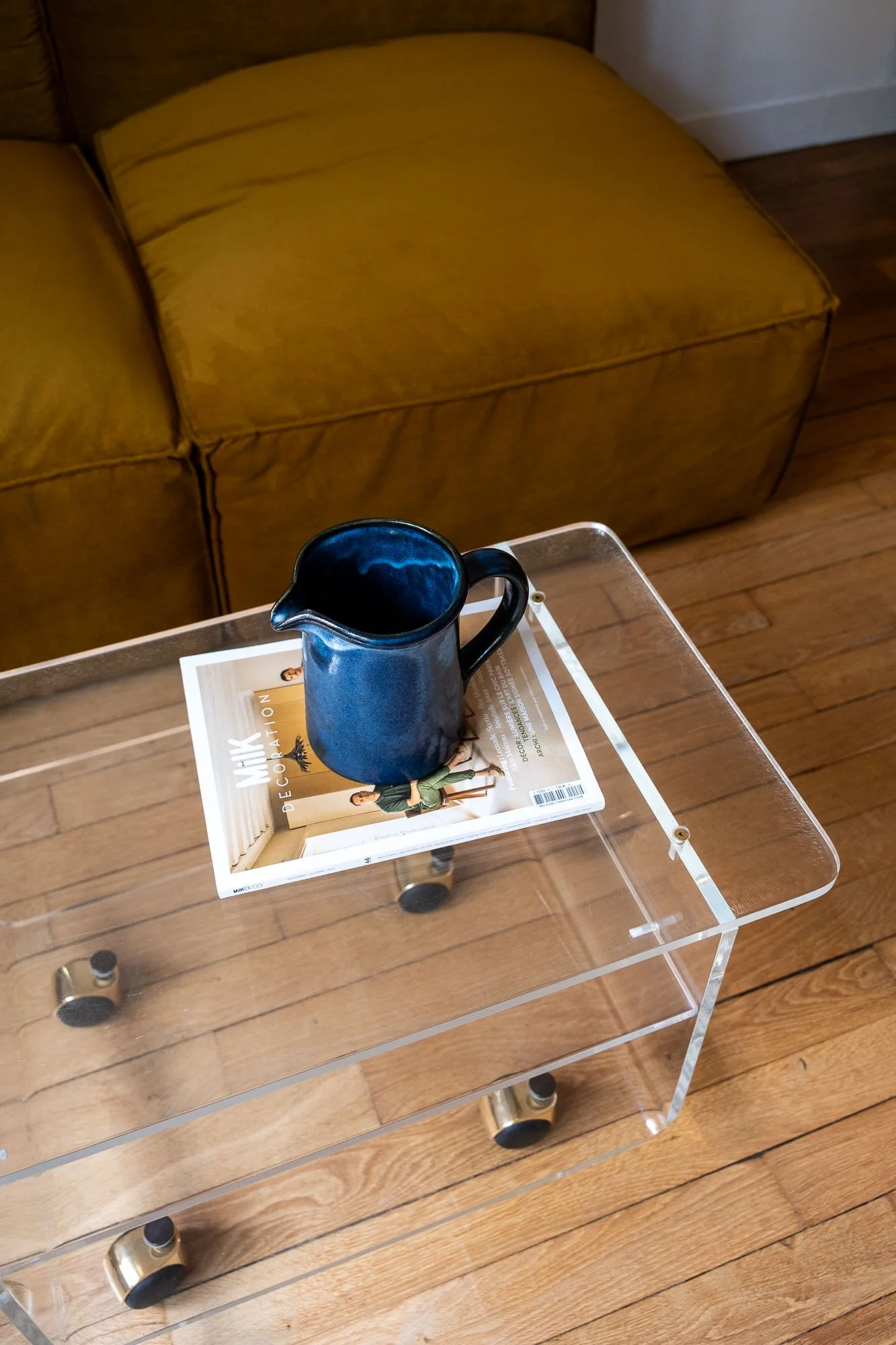 Table-roulante-plexiglas-doré-années-70-vintage-Pupilles-Vintage-Rennes10.jpg