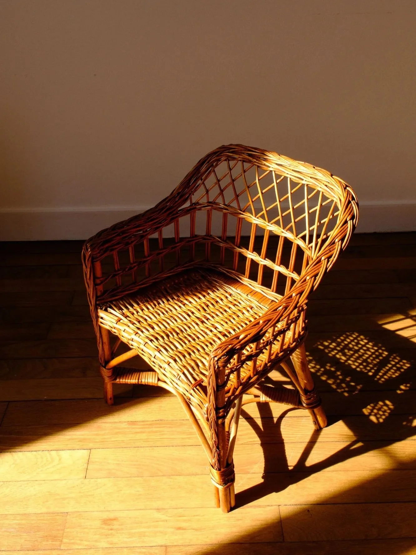Fauteuil-pour-enfants-en-osier-tresse%CC%81-Pupilles-Vintage-Rennes4.jpg