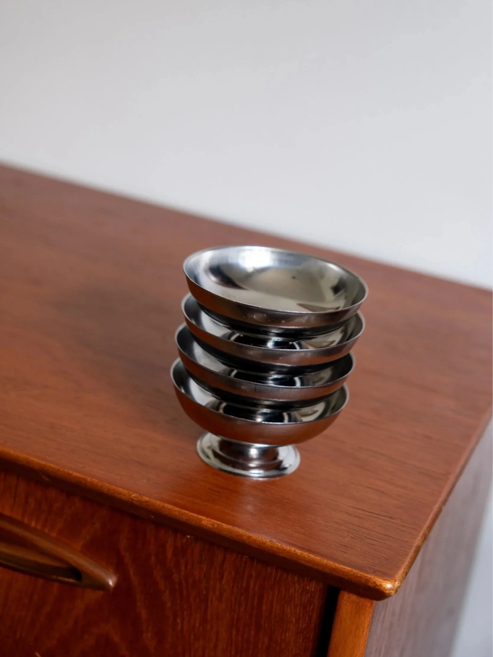 Ensemble de 4 coupes à glace en inox vintage à vendre par la brocante en ligne Pupilles vintage