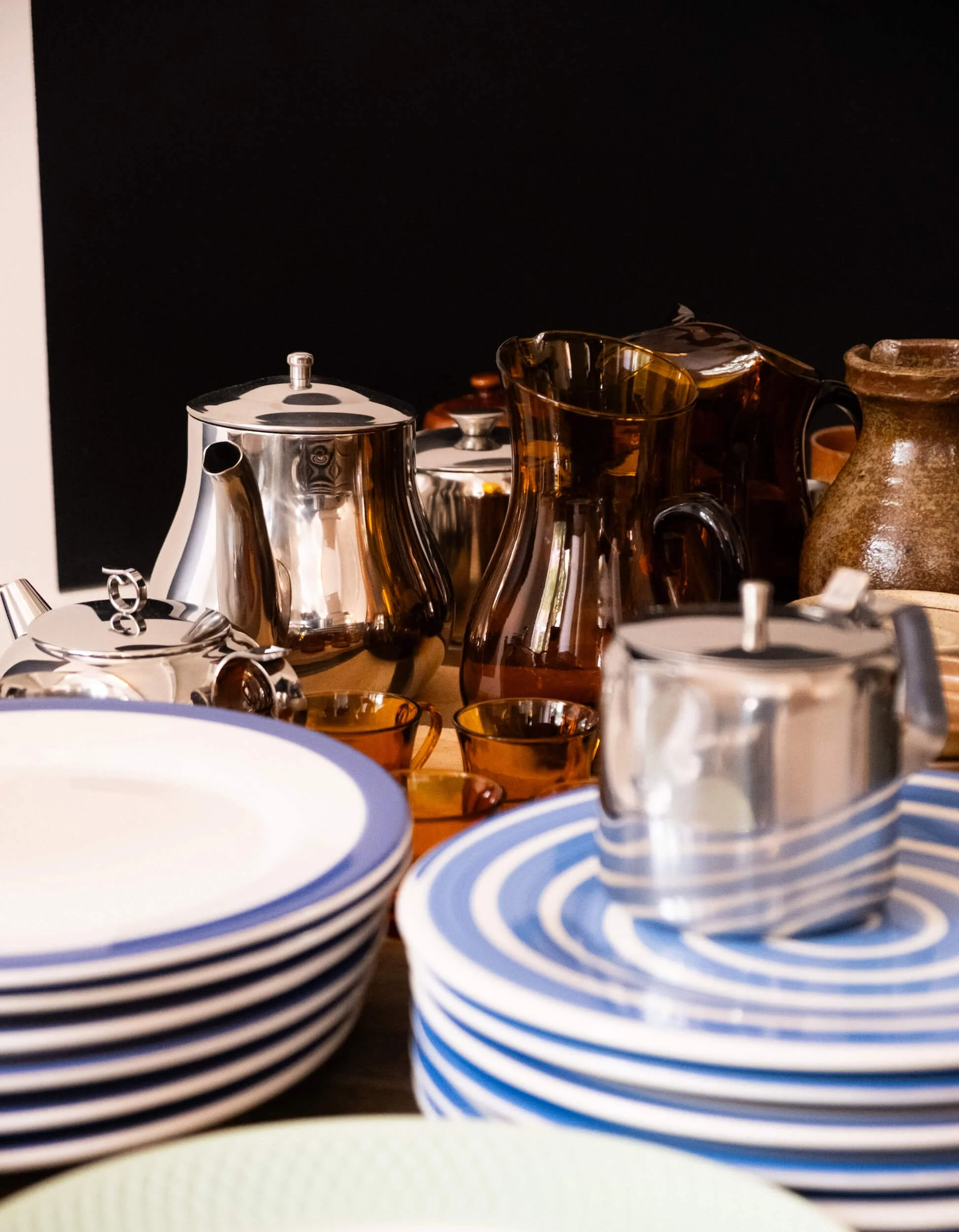 Projet de sourcing pour le restaurant Tycoz à Paris, vaisselle sélectionnée par Pupilles vintage
