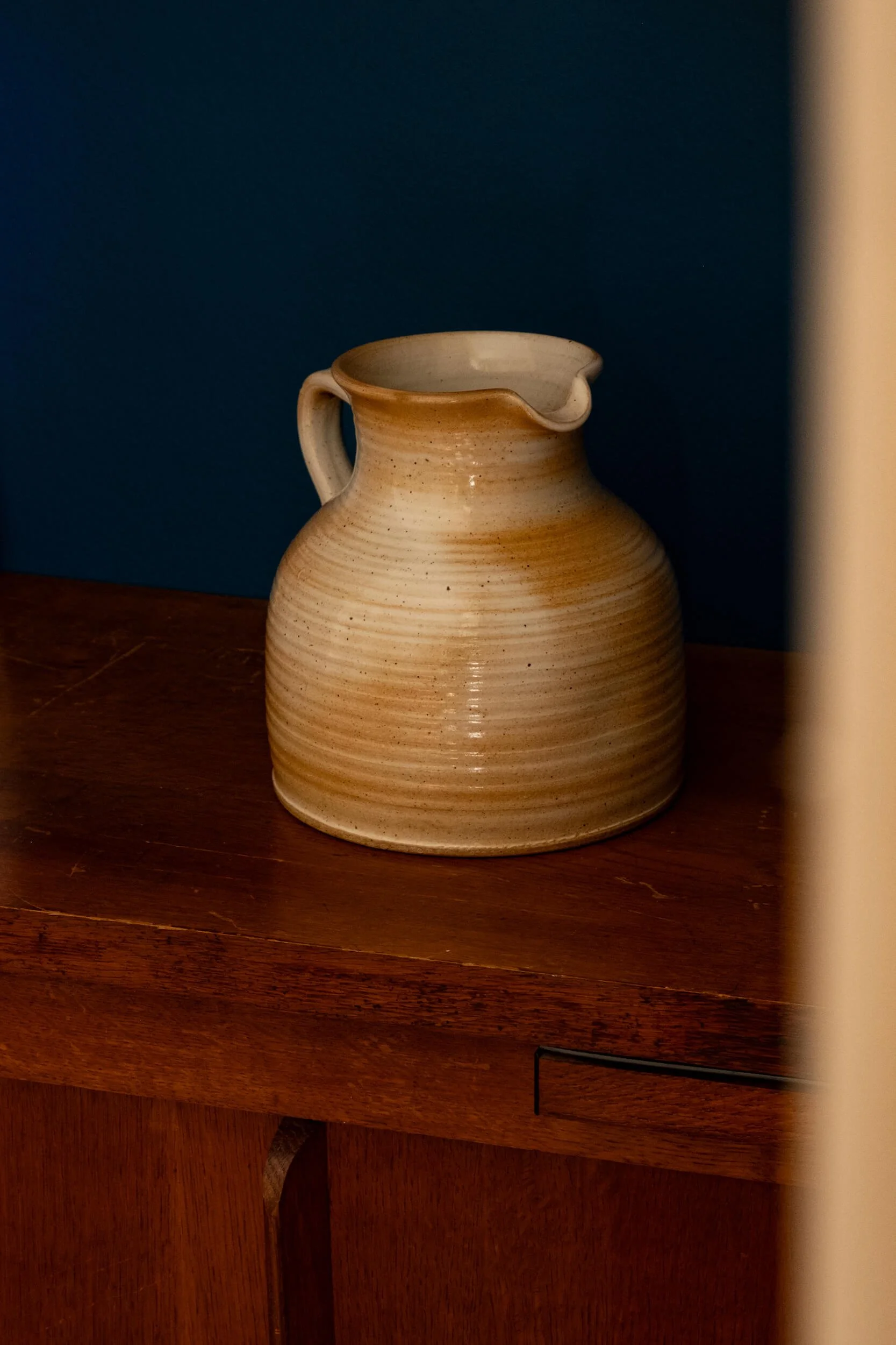 pichet en grès du Marais artisanal, made in France, à la contenance généreuse
