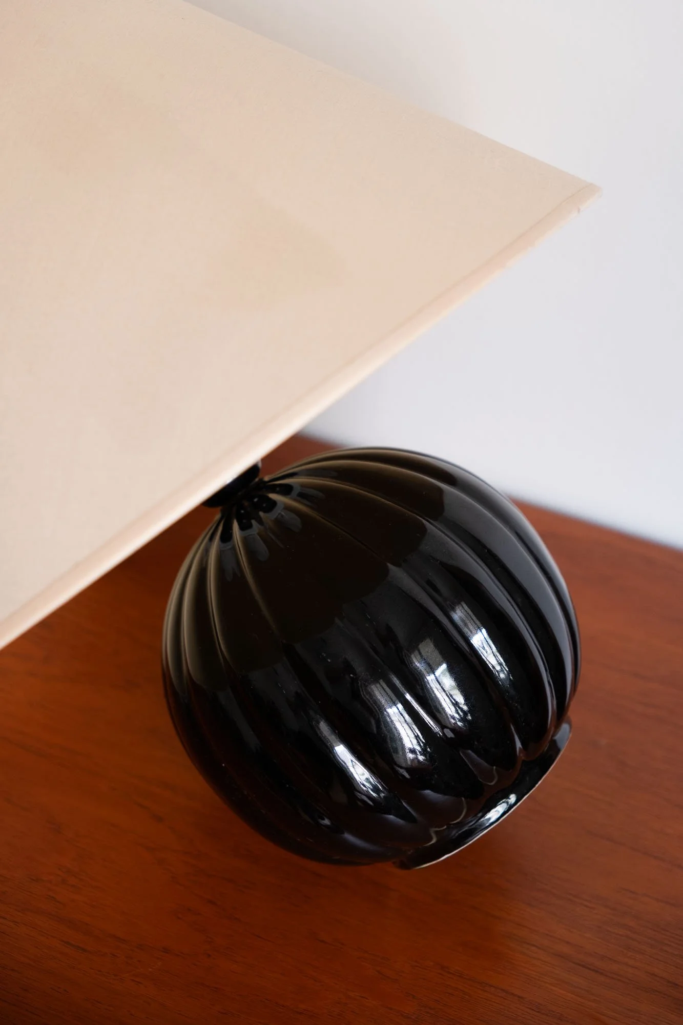 Lampe-pied-céramique-noir-vintage-Pupilles-Vintage-Rennes6.jpg