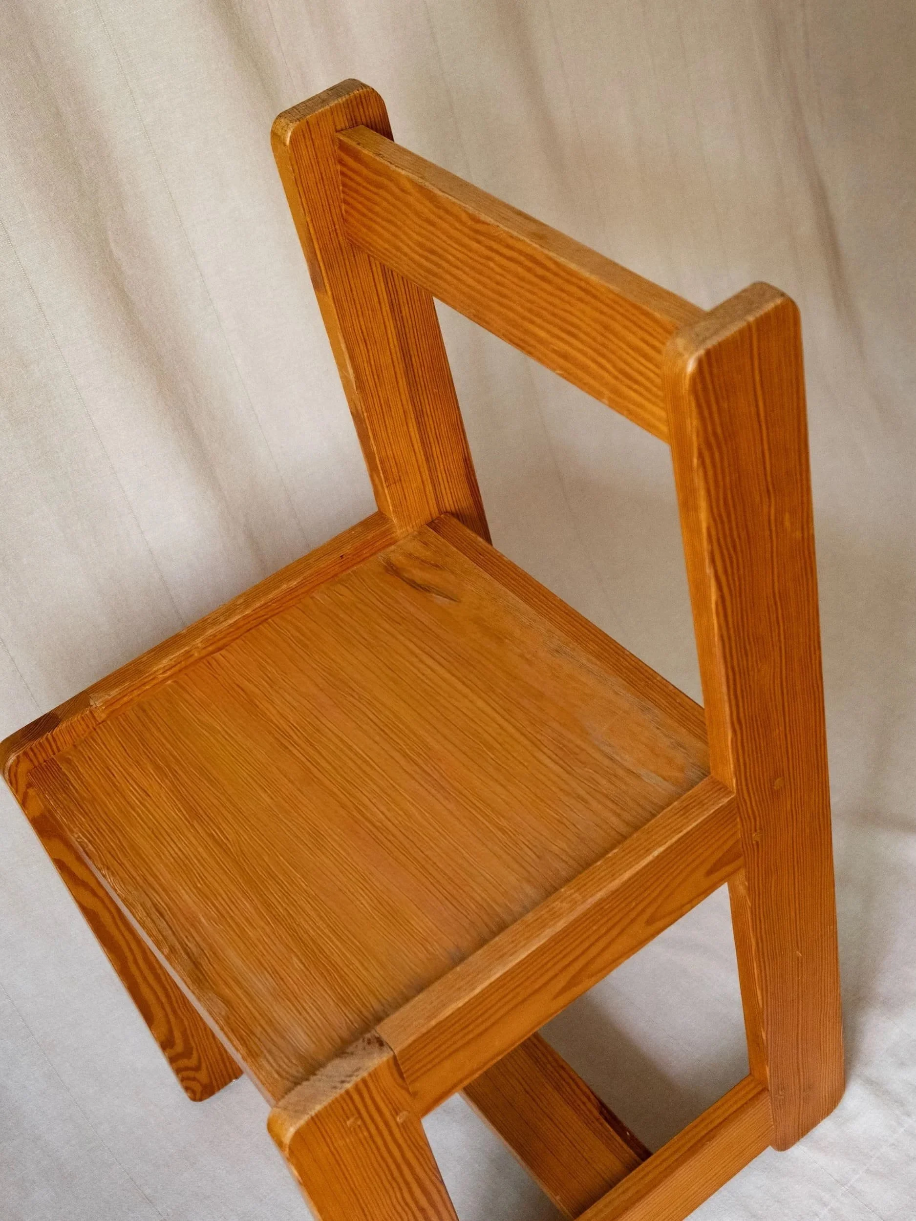 Chaise-cubiste-pin-massifann%C3%A9es-70-Pupilles-Vintage-Rennes1.jpg