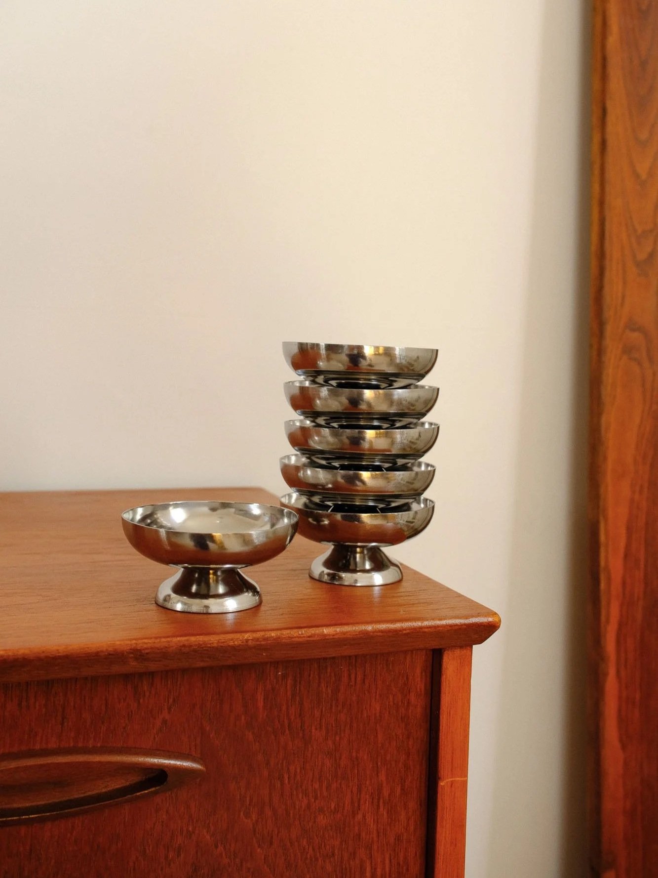 Coupes-a%CC%80-glace-en-inox-Pupilles-Vintage-Rennes8.jpg