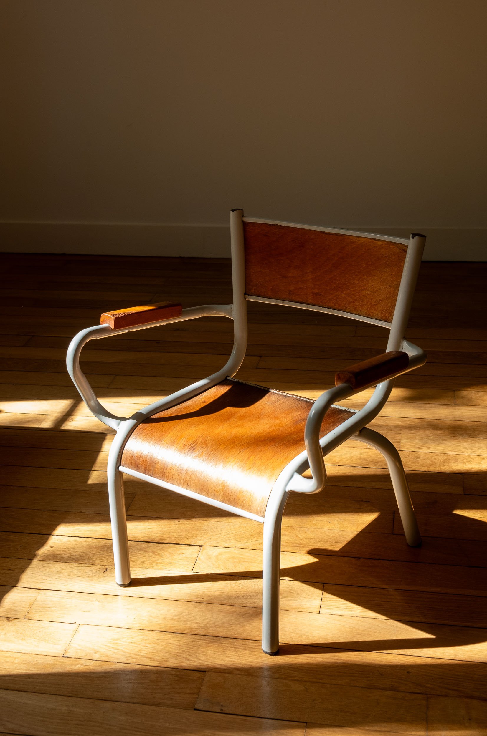 Chaise à accoudoirs pour enfant - Mobilier scolaire vintage, années 50-60