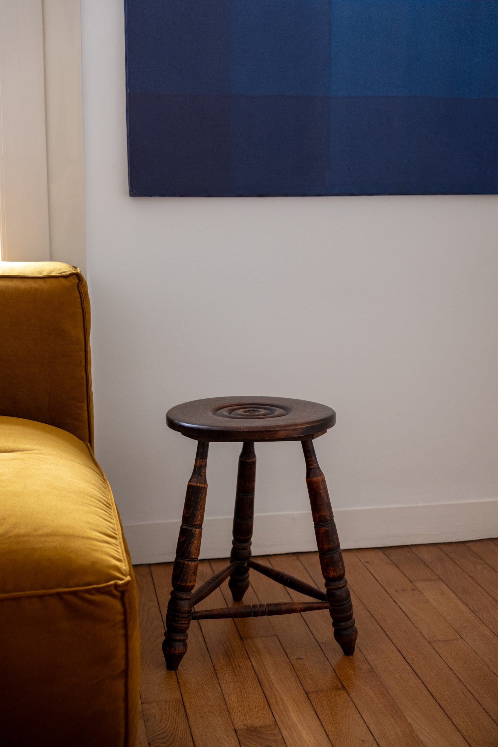 tabouret-tripode-bois-tourné-Pupilles-brocante-Rennes10.jpg