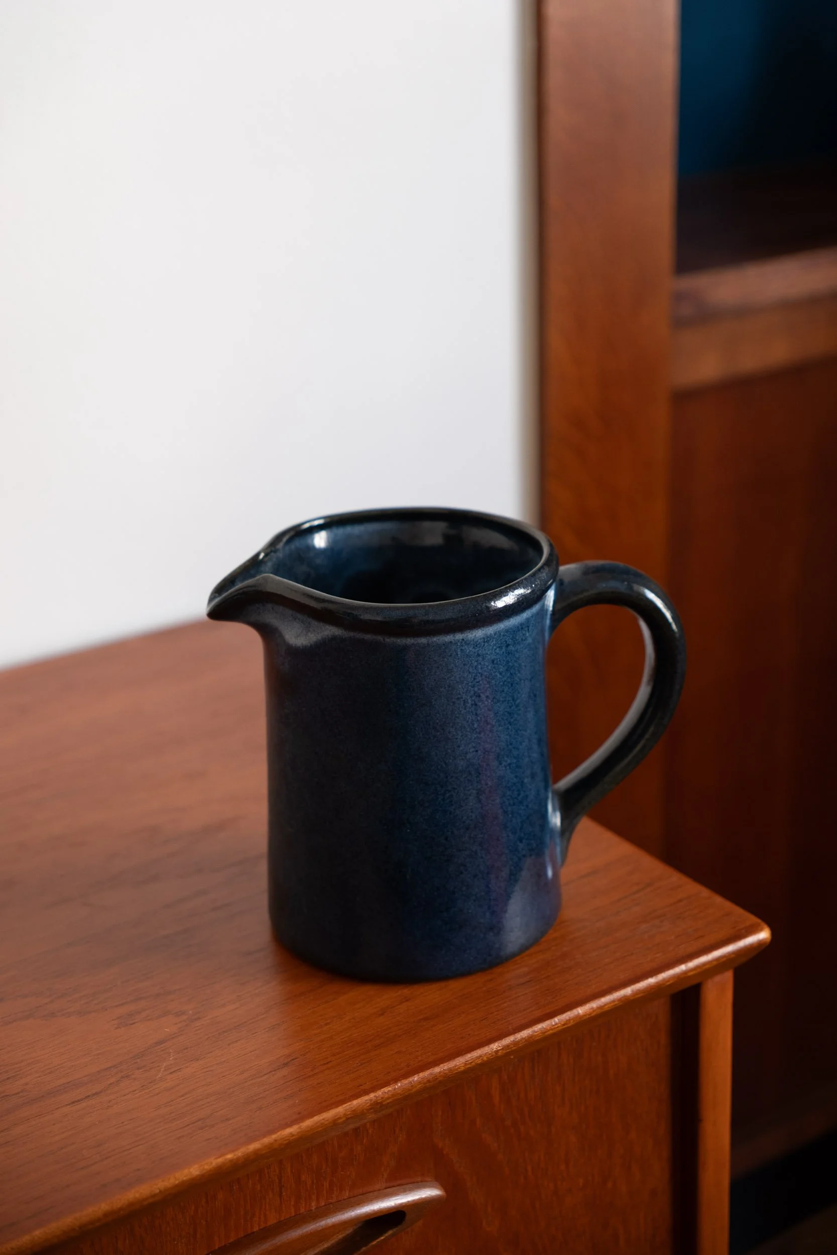 carafe-céramique-bleue-vintage-Pupilles-brocante-Rennes3.jpg