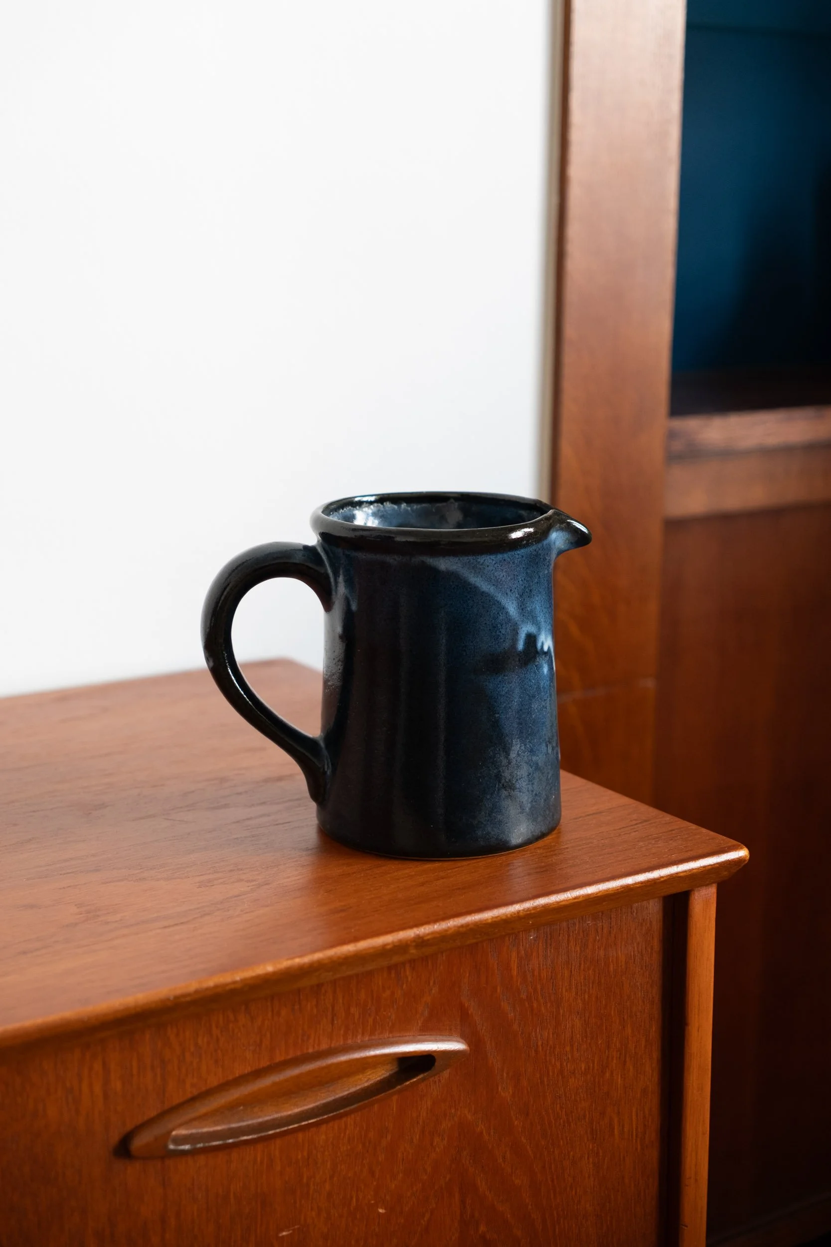 carafe-céramique-bleue-vintage-Pupilles-brocante-Rennes1.jpg
