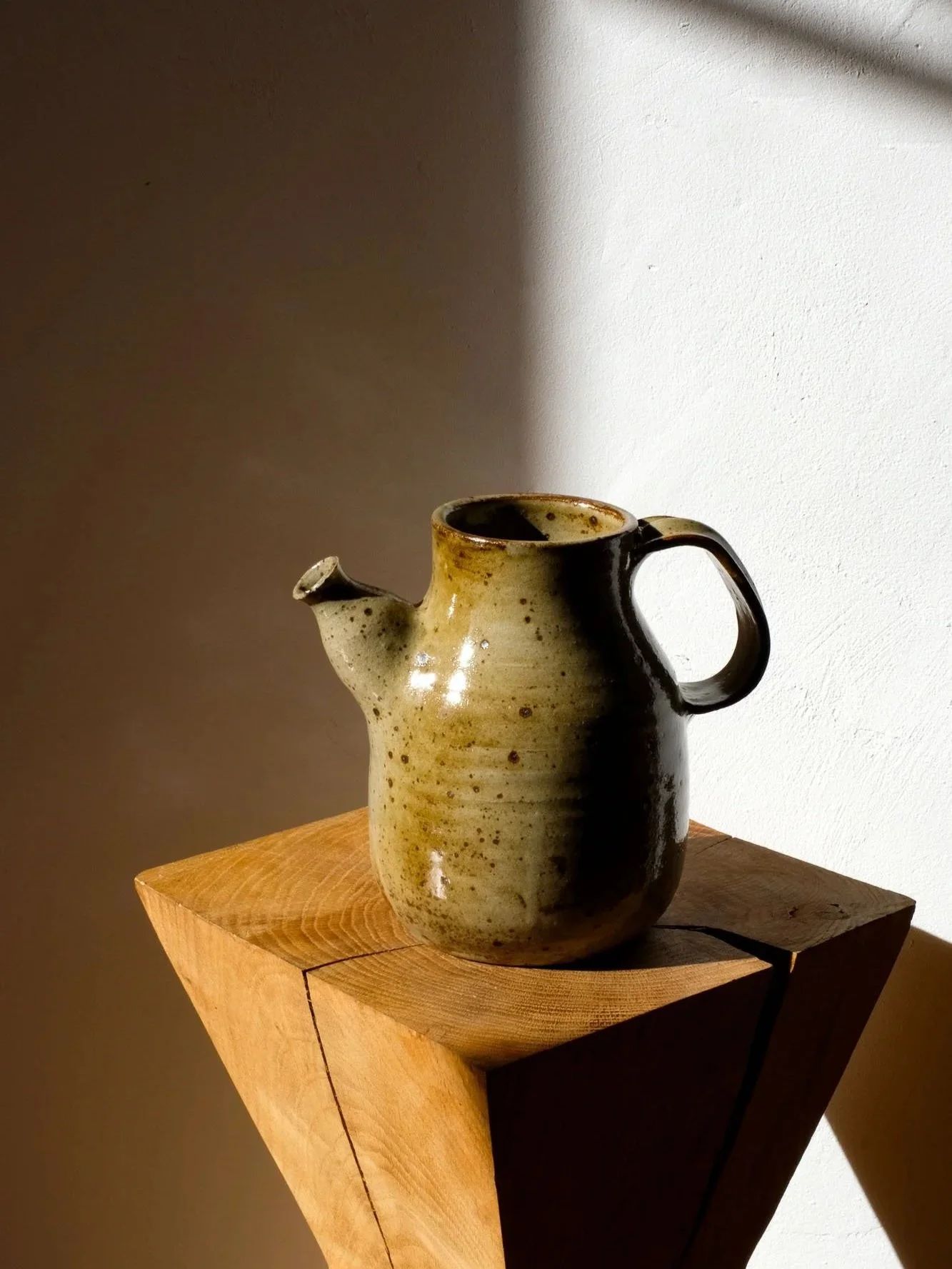 Pichet en grès pyrité - Travail artisanal