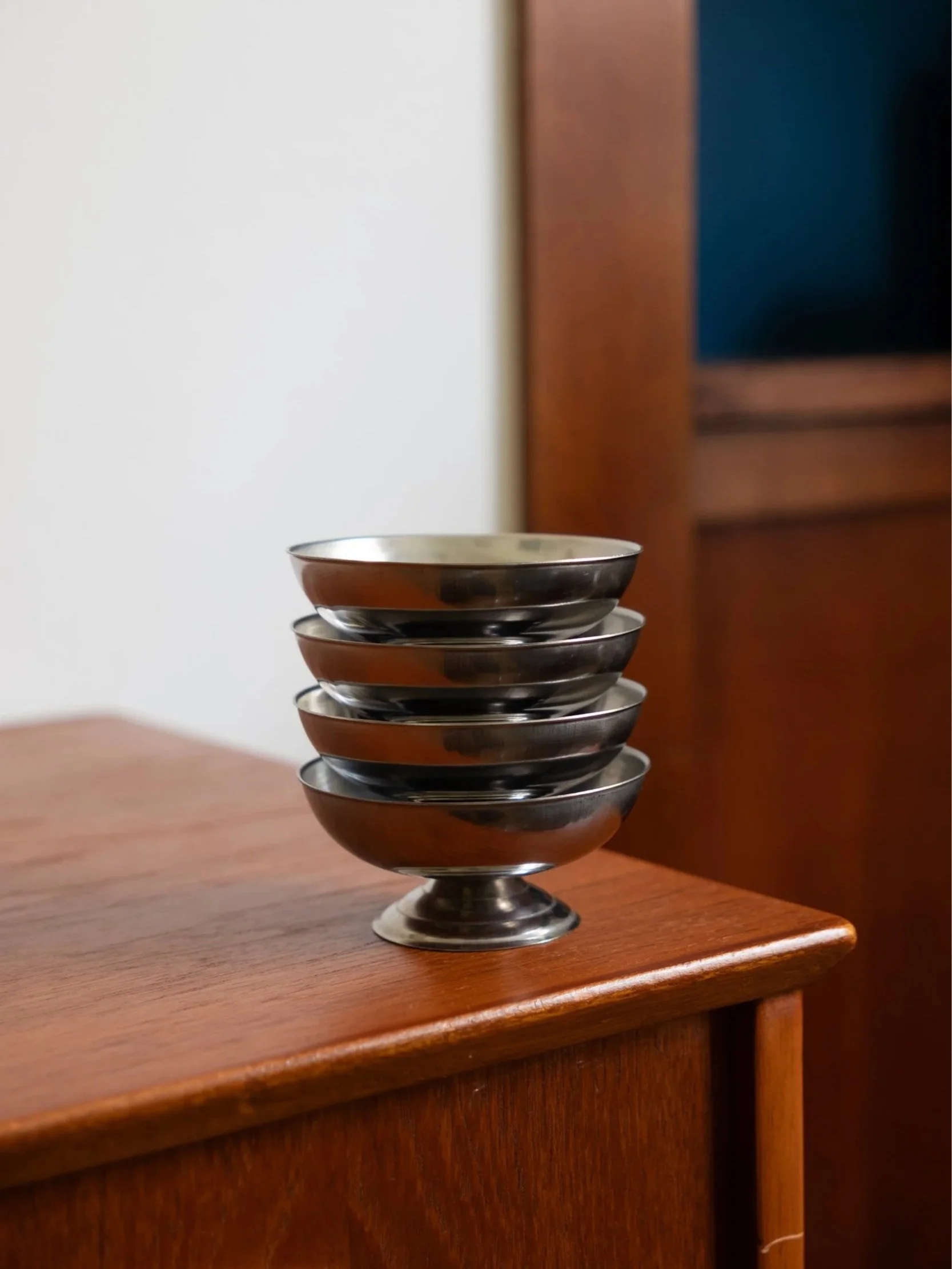 Ensemble de 4 coupes à glace en inox vintage à vendre par la brocante en ligne Pupilles vintage