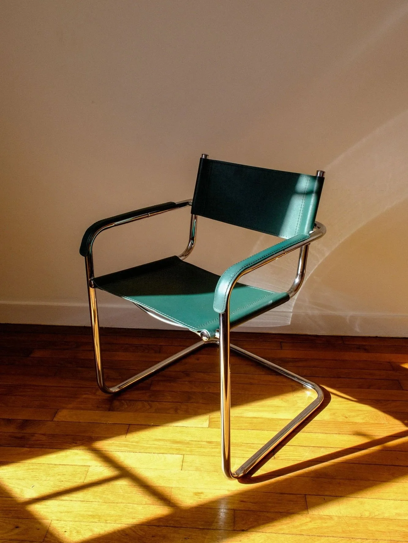 Fauteuil tubulaire en cuir vert - Made in Italy, Années 70