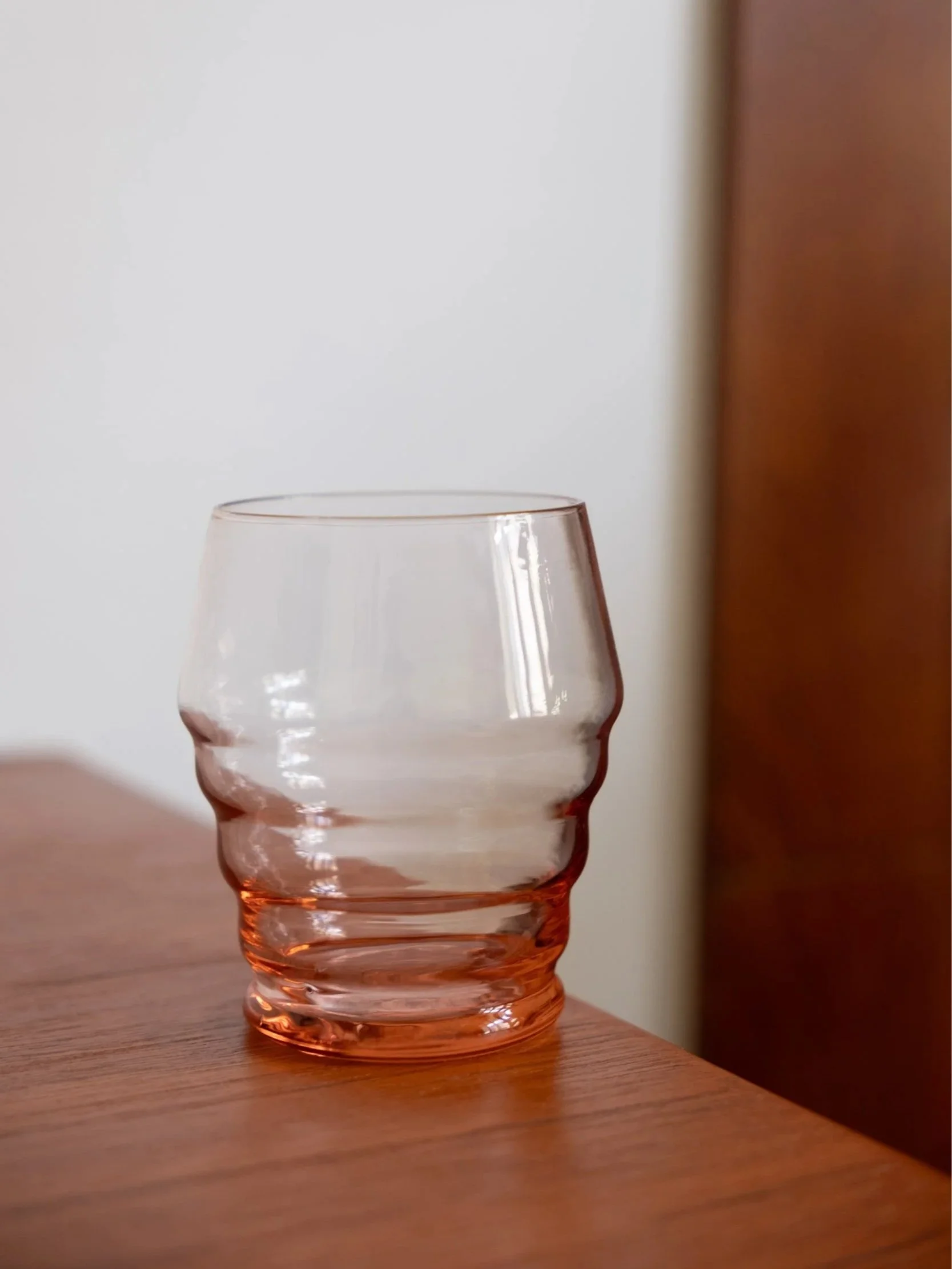 zoom sur un des verres pour une vue de près montrant qu'il est en parfait état