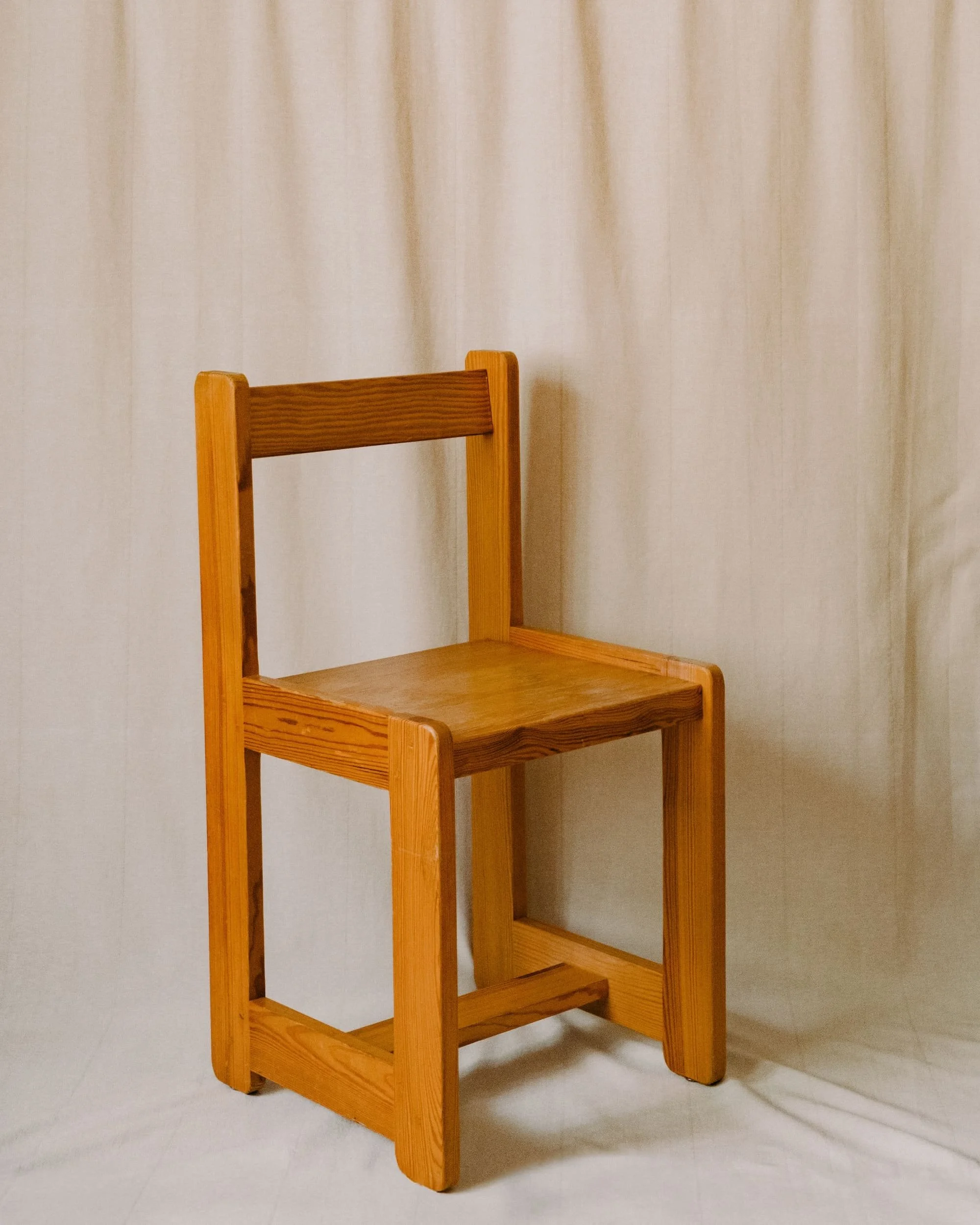 Chaise cubiste en pin massif - Style brutaliste, années 70