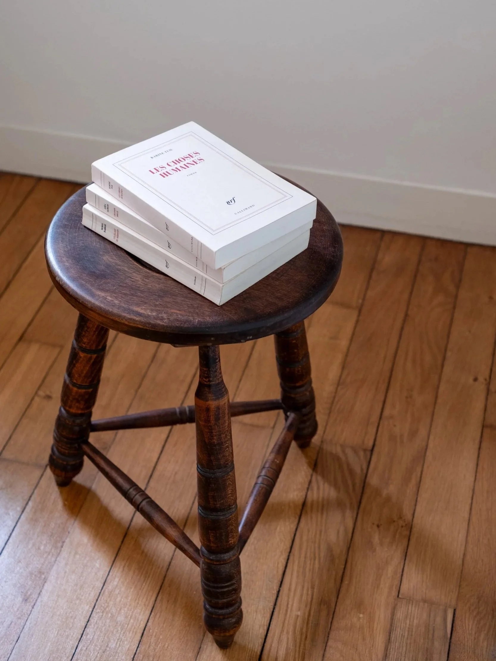 tabouret-tripode-bois-tourn%C3%A9-Pupilles-brocante-Rennes7.jpg