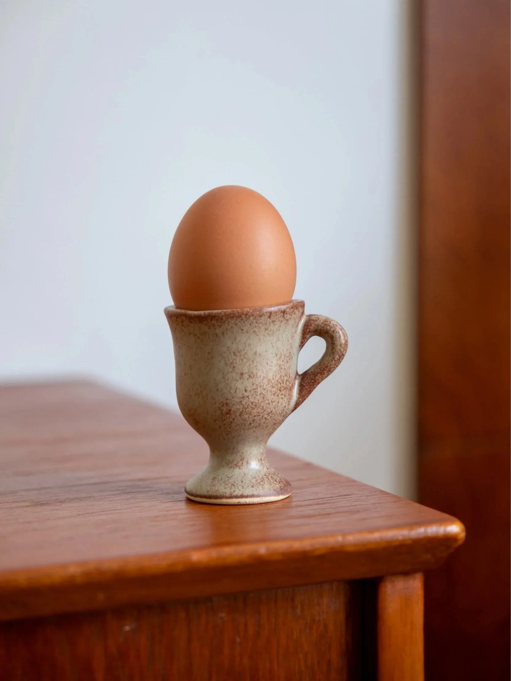 zoom sur un des coquetiers vintage au décor unique en très bon état