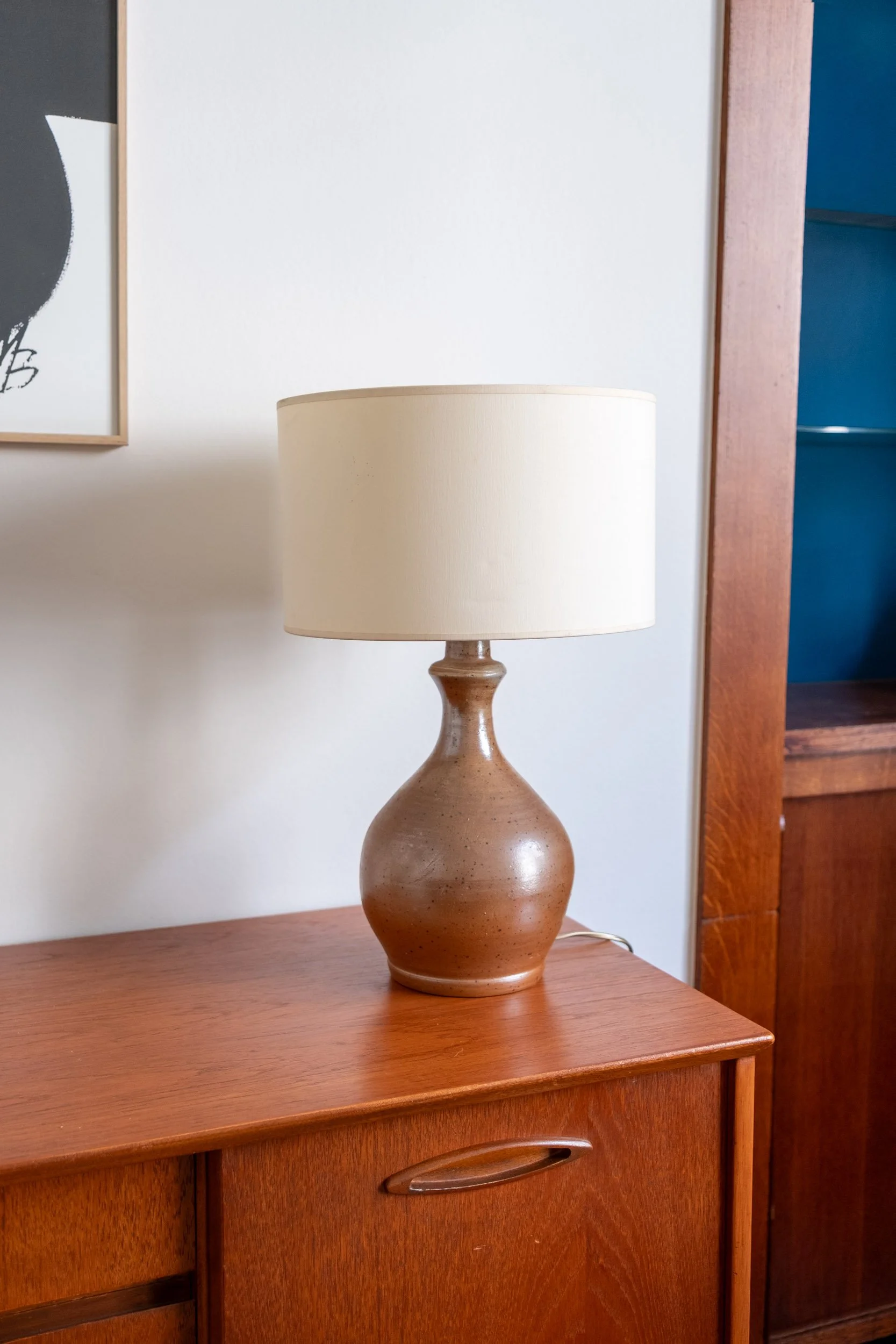 magnifique lampe vintage vue de face en matières naturelles et en parfait état
