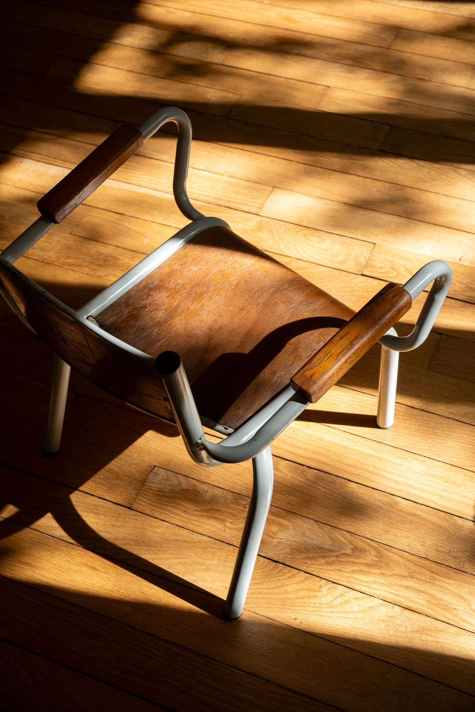 la chaise pour enfant vue de derrière