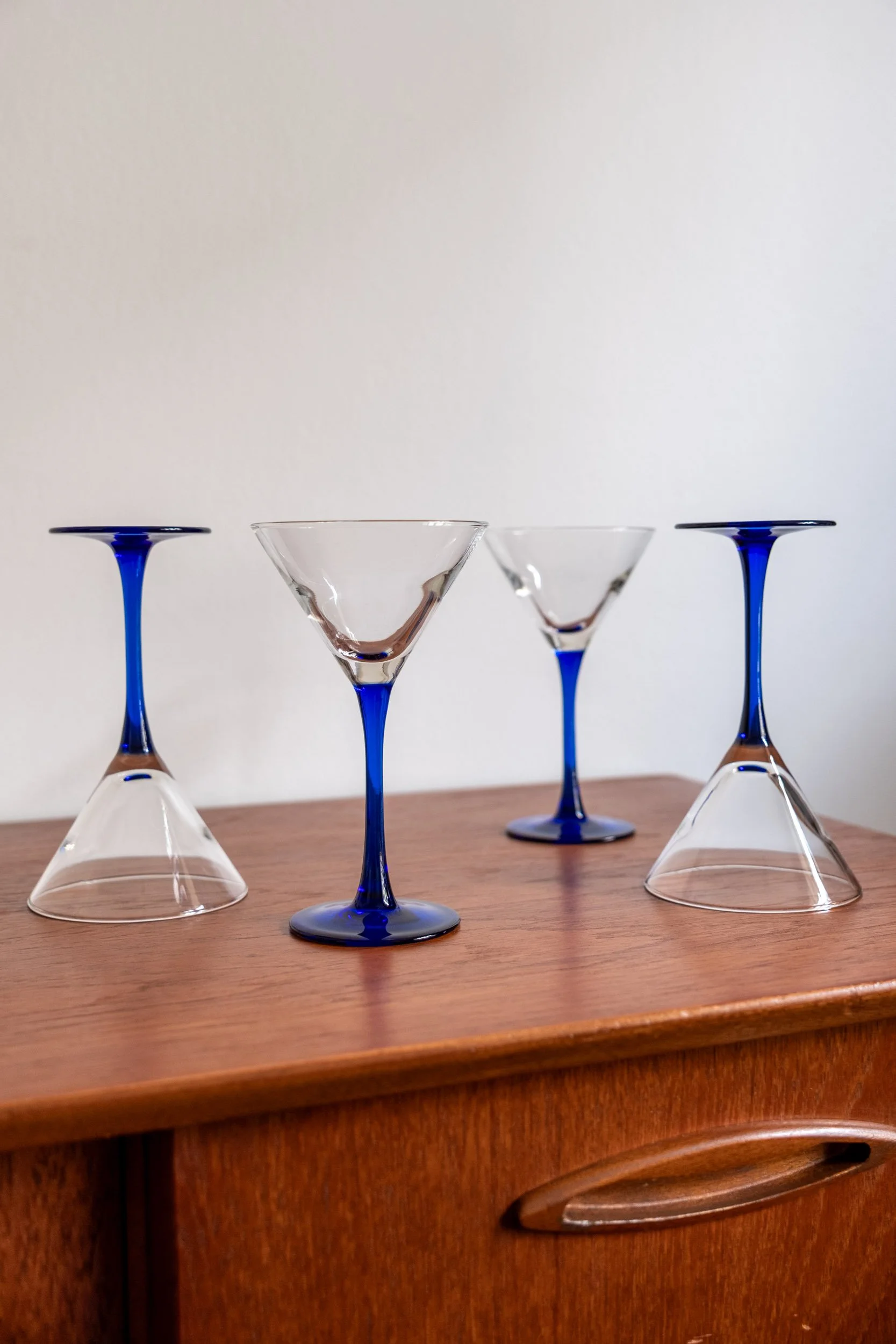 Ensemble de 4 verres à cocktail pied bleu - Luminarc, made in France