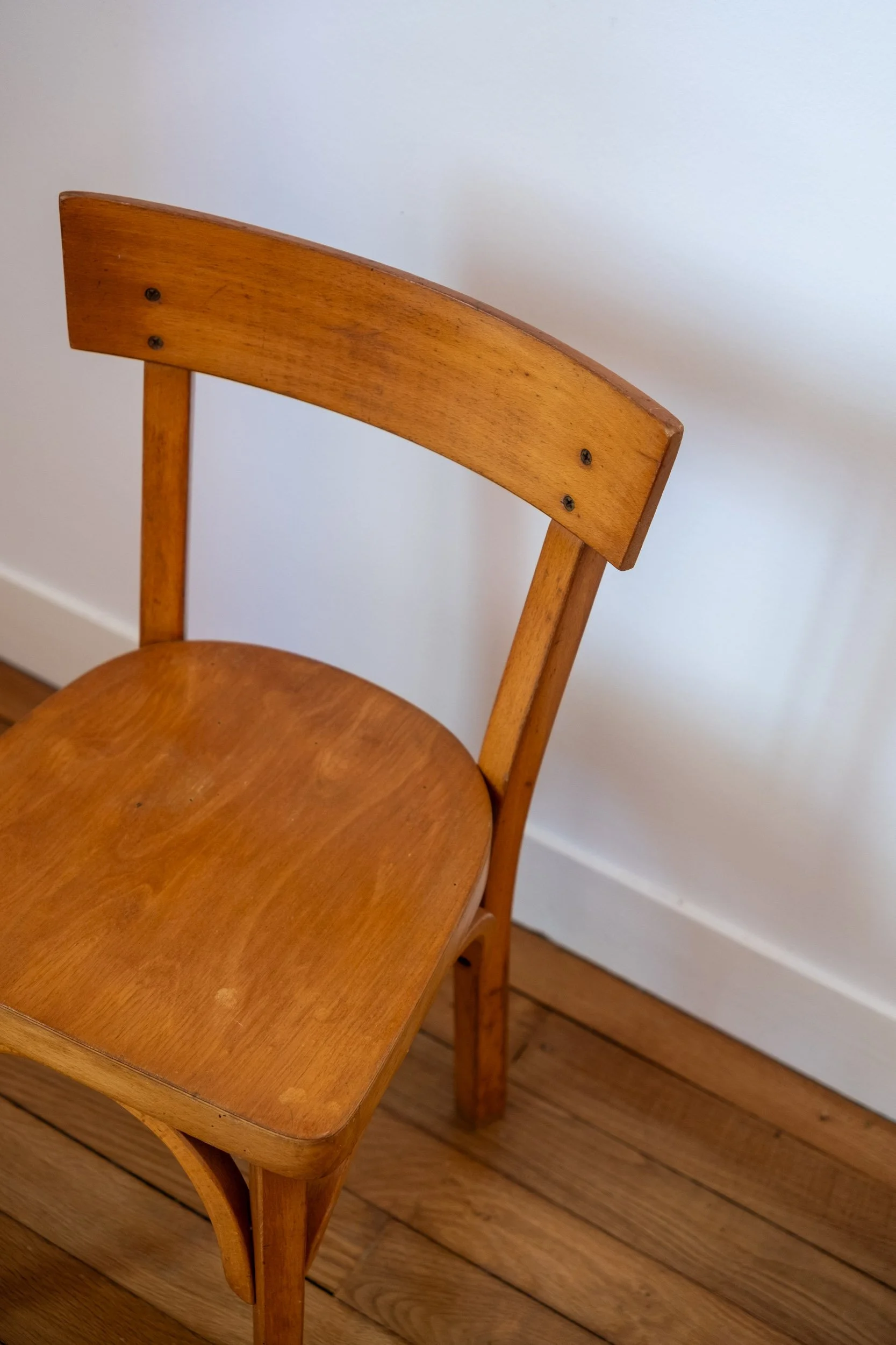 zoom sur cette chaise pour enfant en bois Baumann