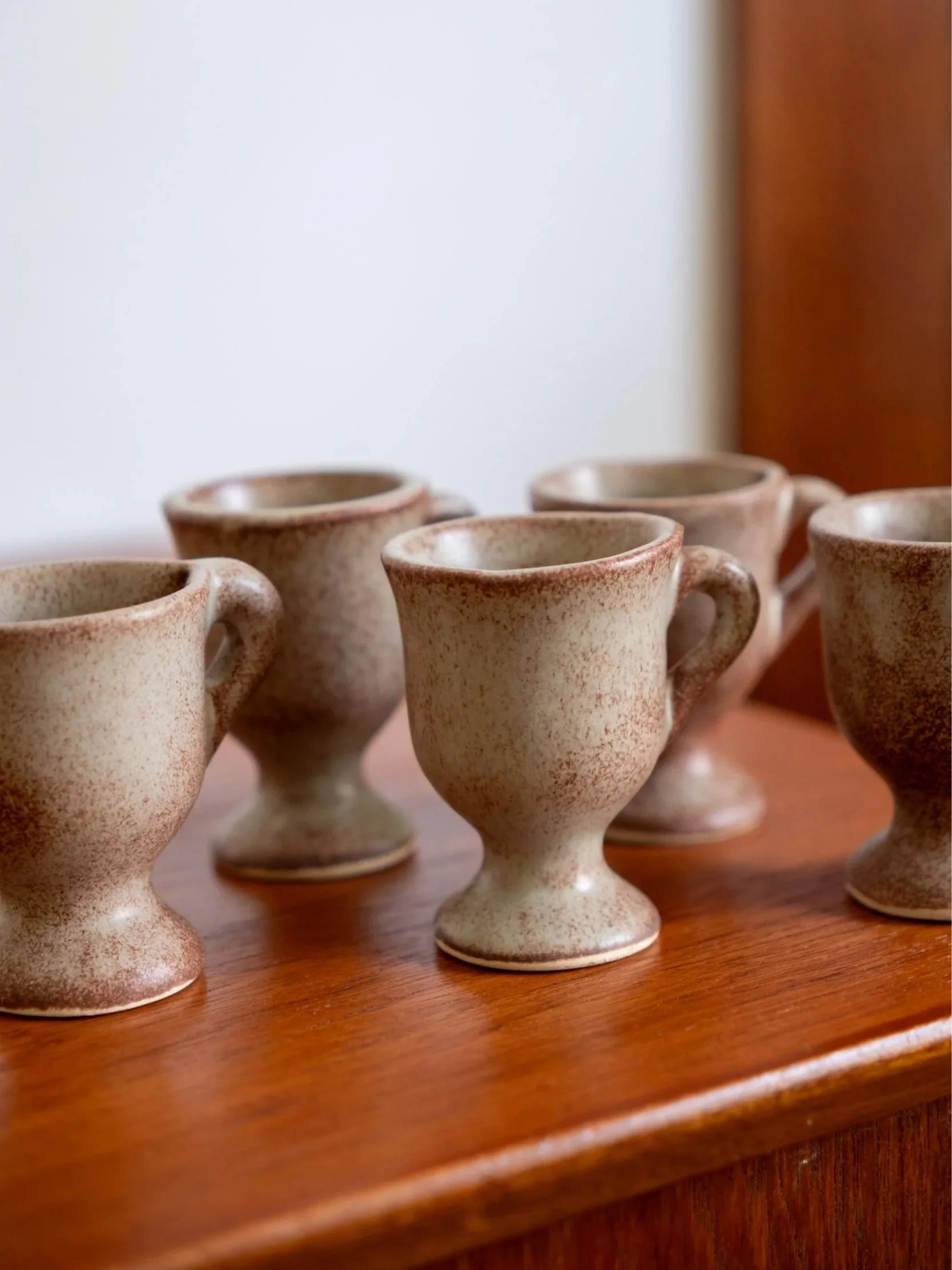 Ensemble de coquetiers pour manger des oeufs à la coque