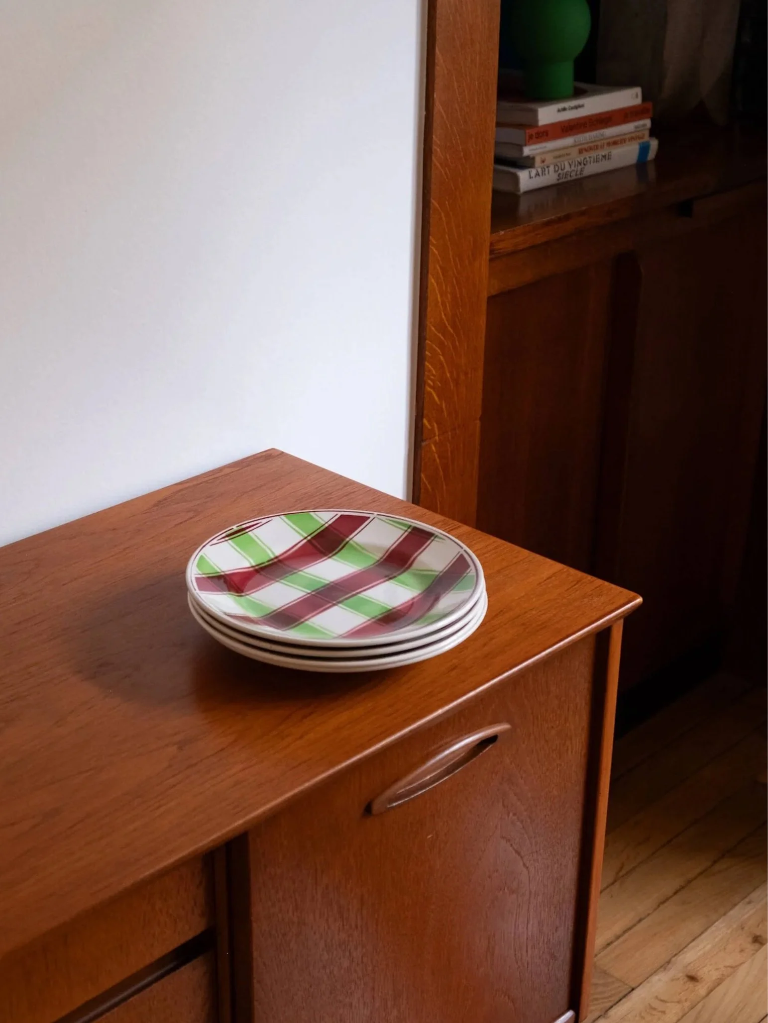 ensemble de 4 assiettes plates vintage de la faïencerie de Sarreguemines